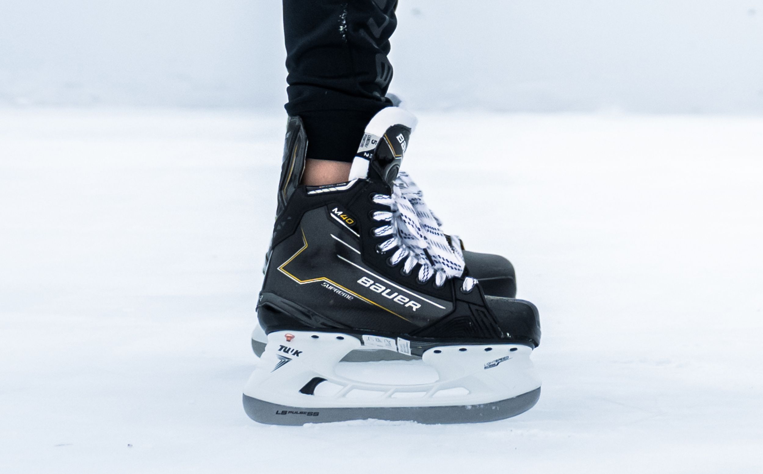 Bauer Supreme M40 Intermediate Hockey Skates