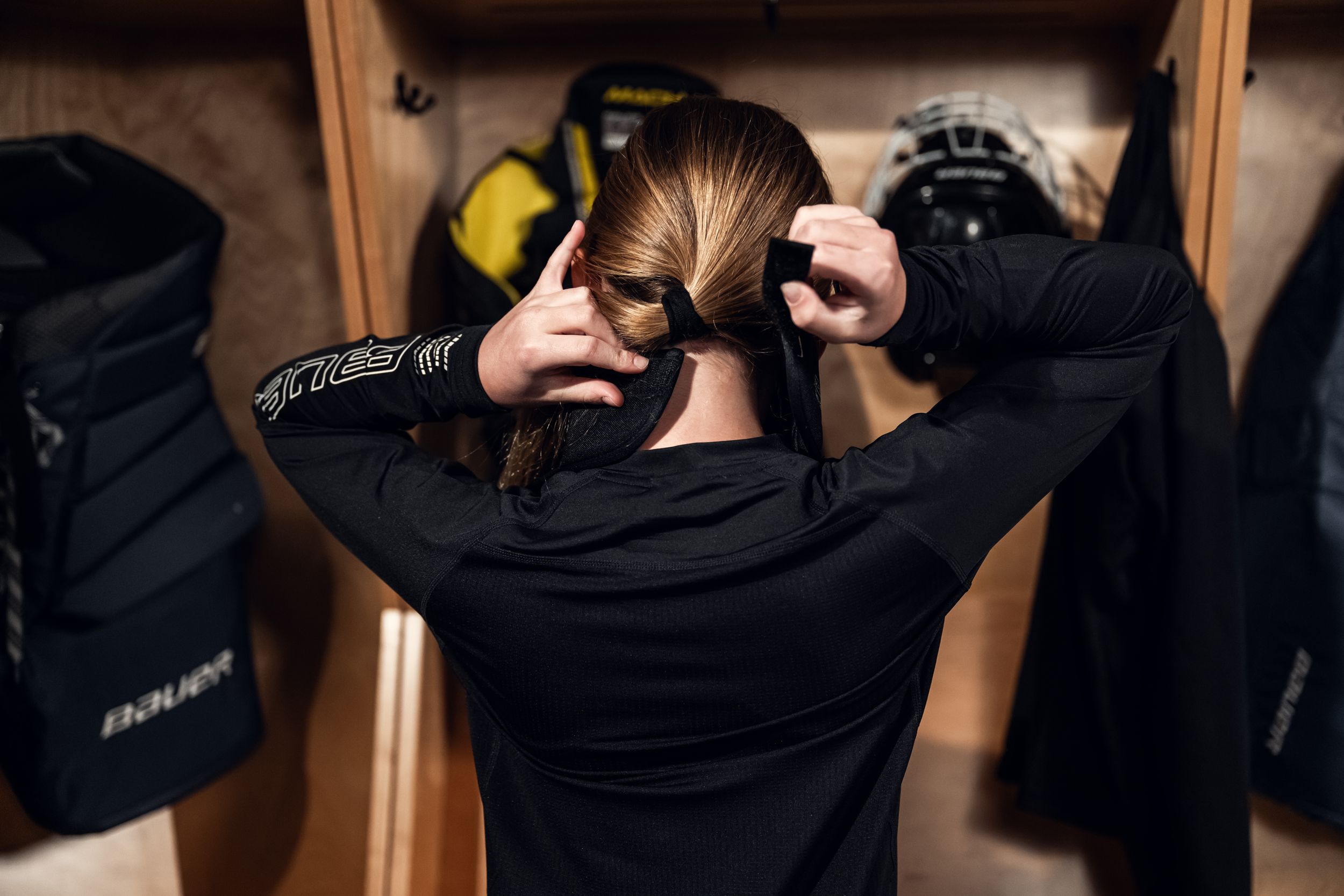 Bauer NLP8 Core Neck Guard Bib - Youth