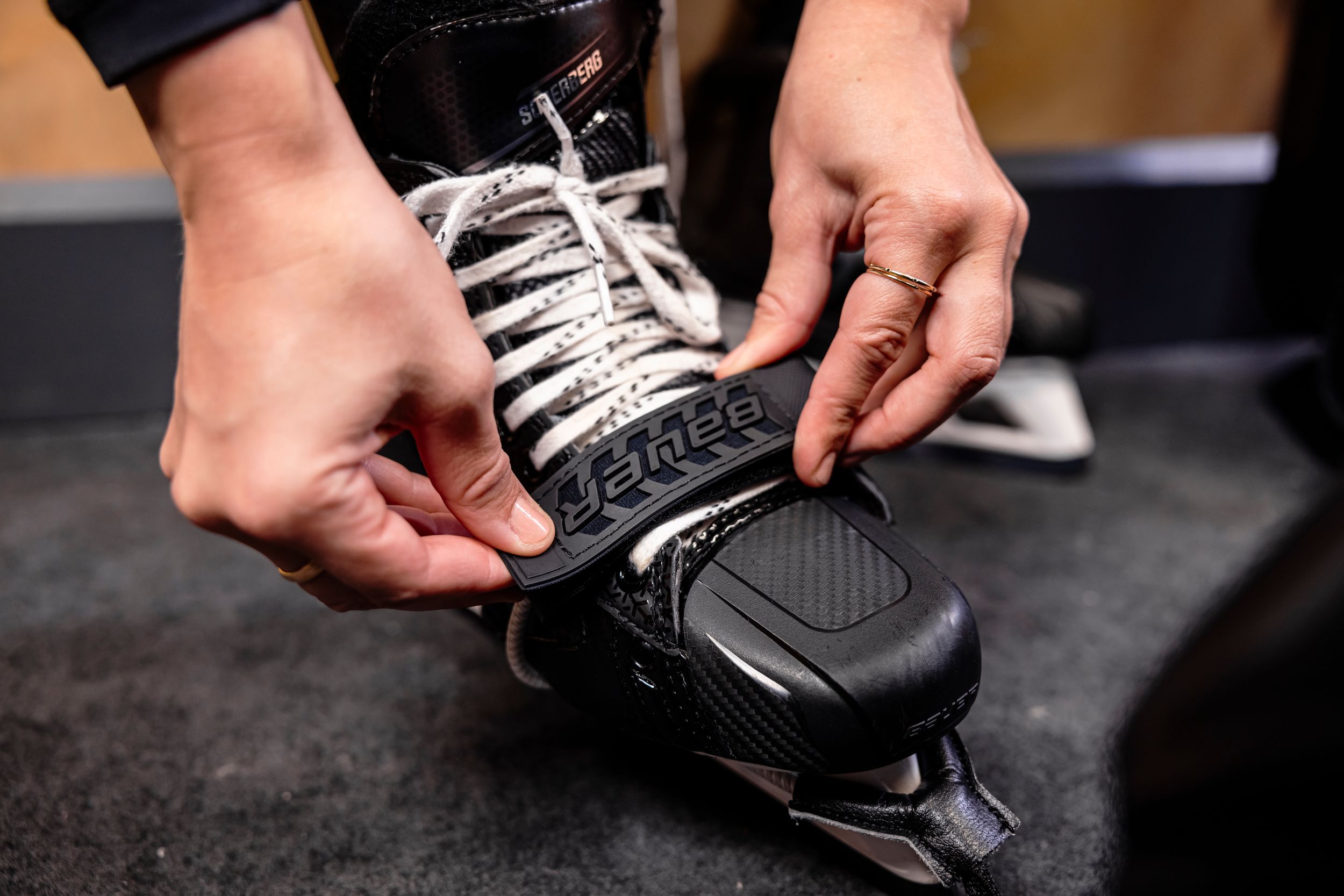 Bauer Flylite Senior Goalie Elastic Toe System CloseUp