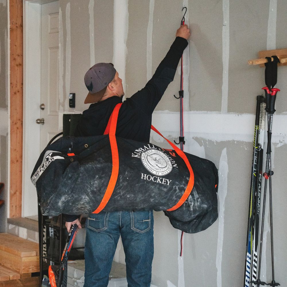 UTTy Portable Gear Hanger Front_Angled_Left