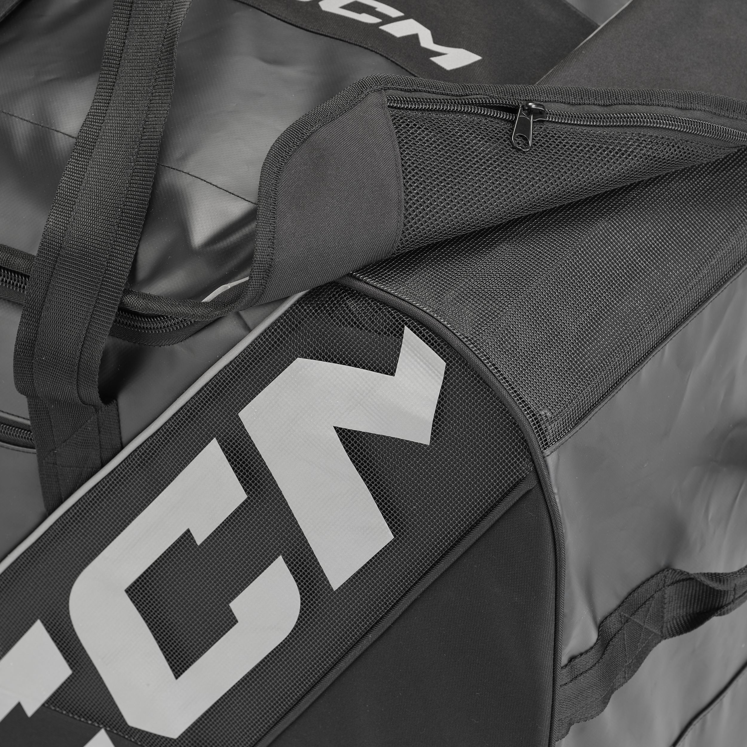 CCM 550 Player 37 Inch Hockey Carry Bag CloseUp