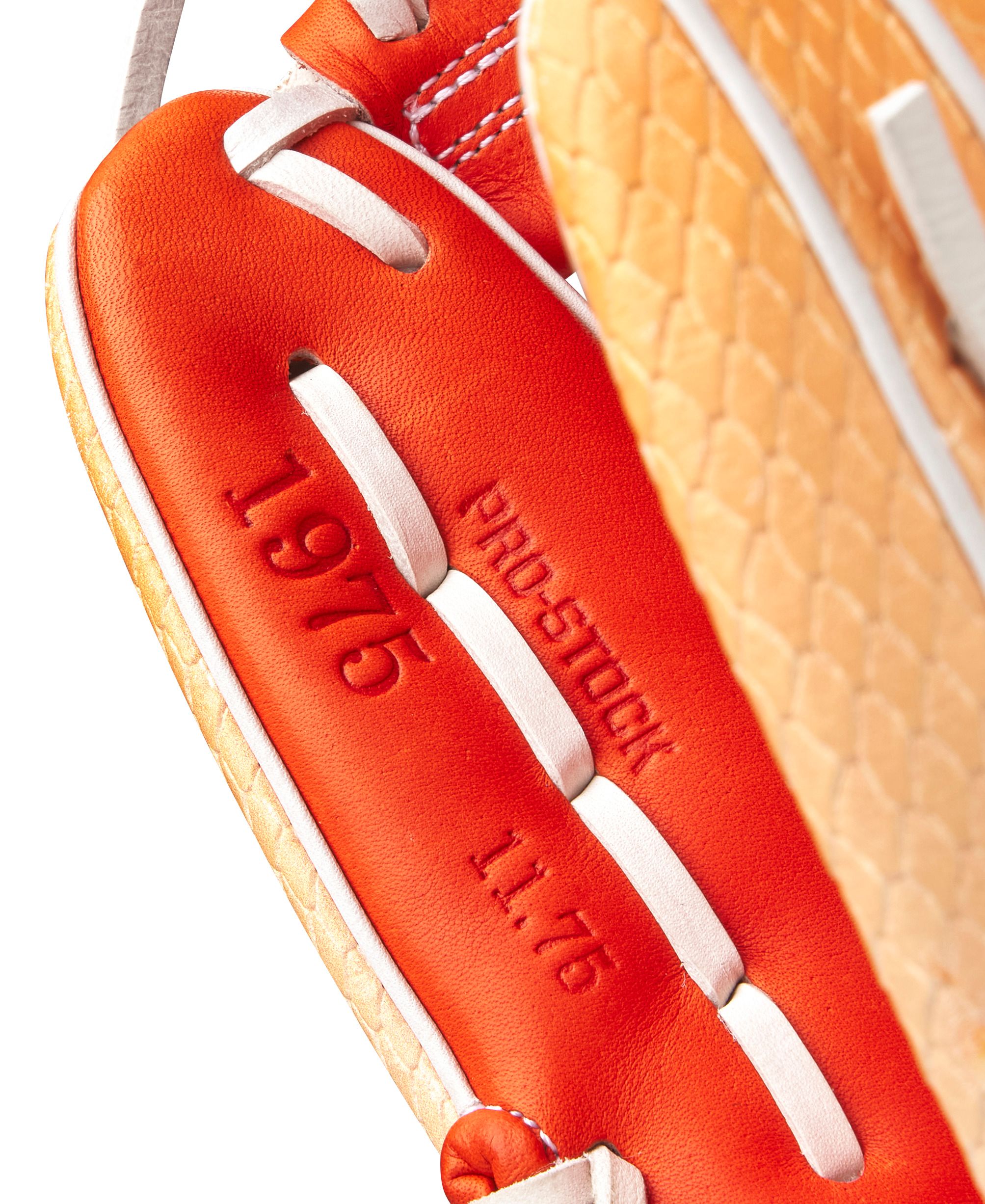 Wilson A2000 1975 Short Sleeve H-web 11.75 Baseball Gloves