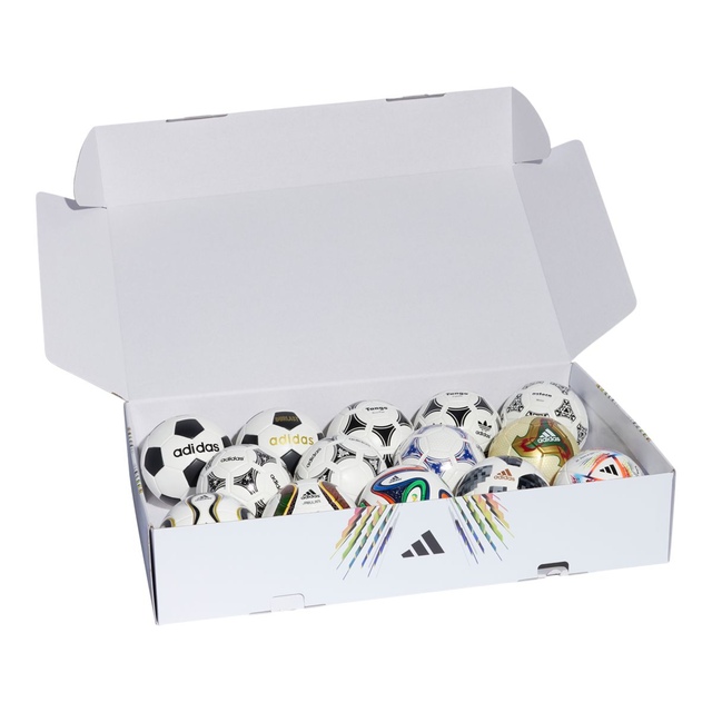 adidas World Cup 2022 Mini Junior Soccer Ball Set Front_Angled_Right