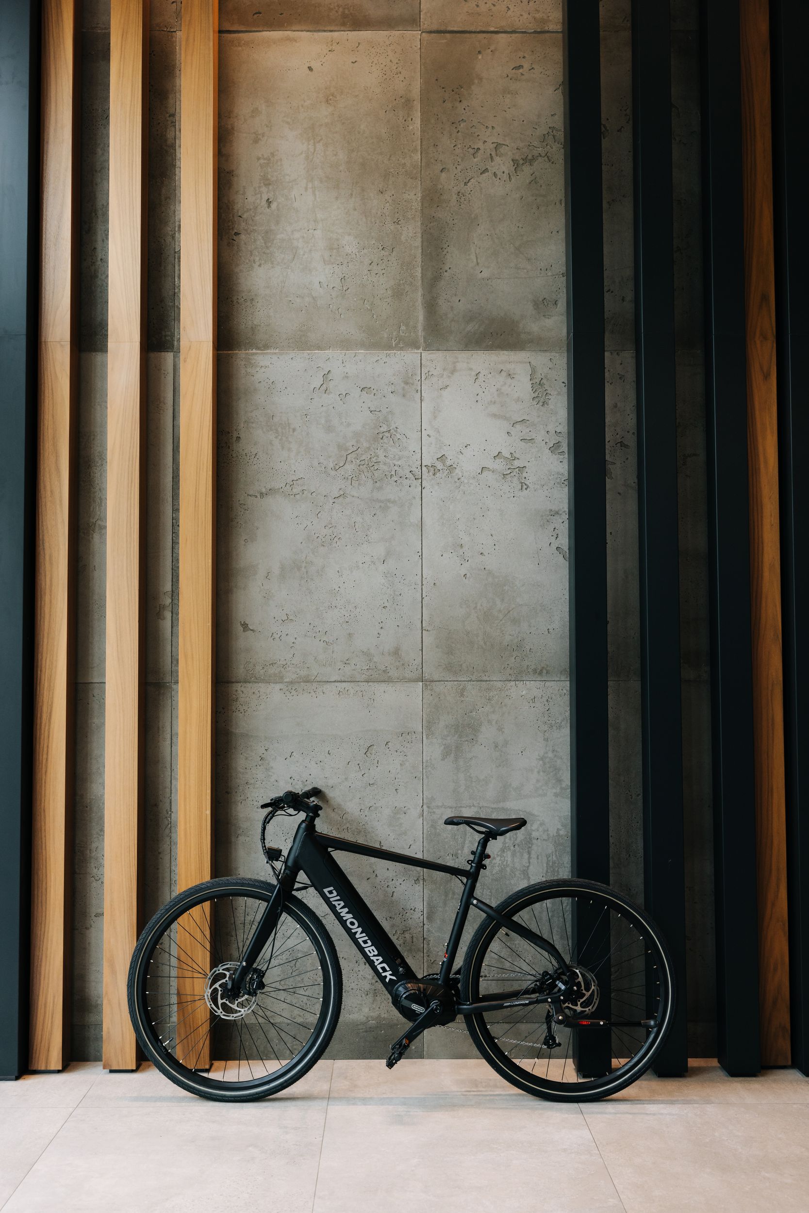 DIAMONDBACK NORDET 700C FLATBAR EBIKE (Q123)