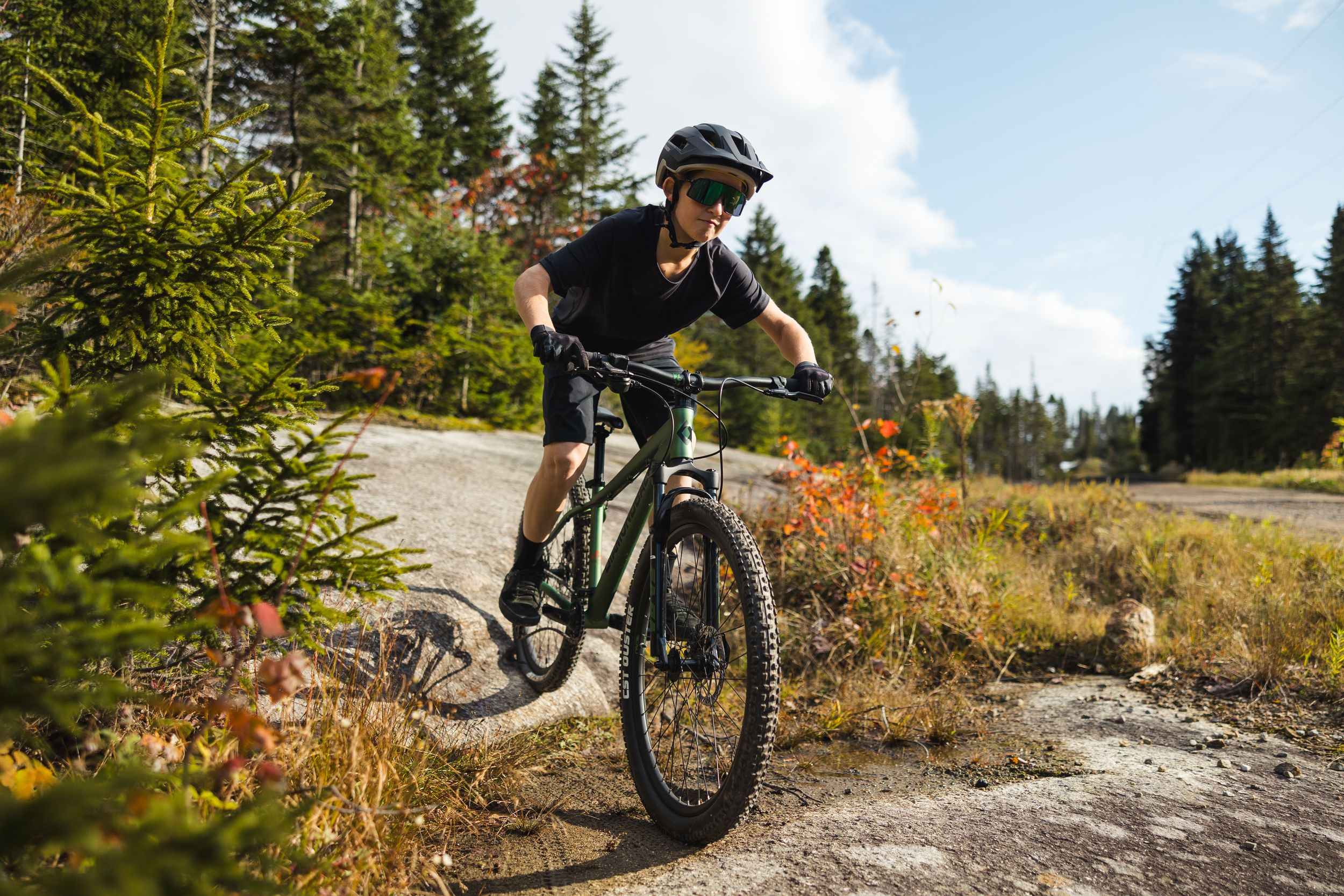 Diamondback Speedtrail 26" Youth Mountain Bike Front_Three_Fourths_Angled_Right