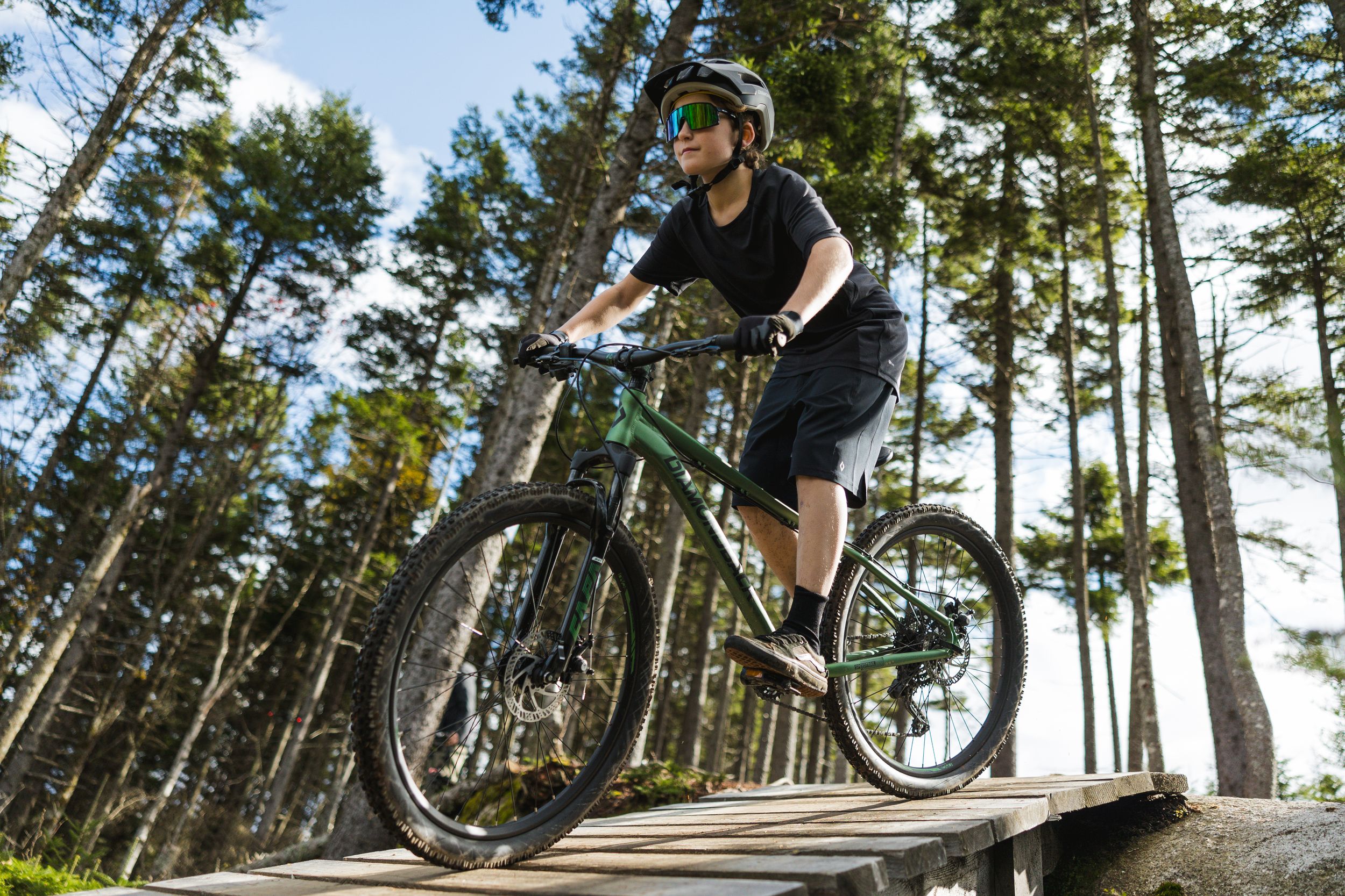 Diamondback Speedtrail 26" Youth Mountain Bike Front_Angled_Left