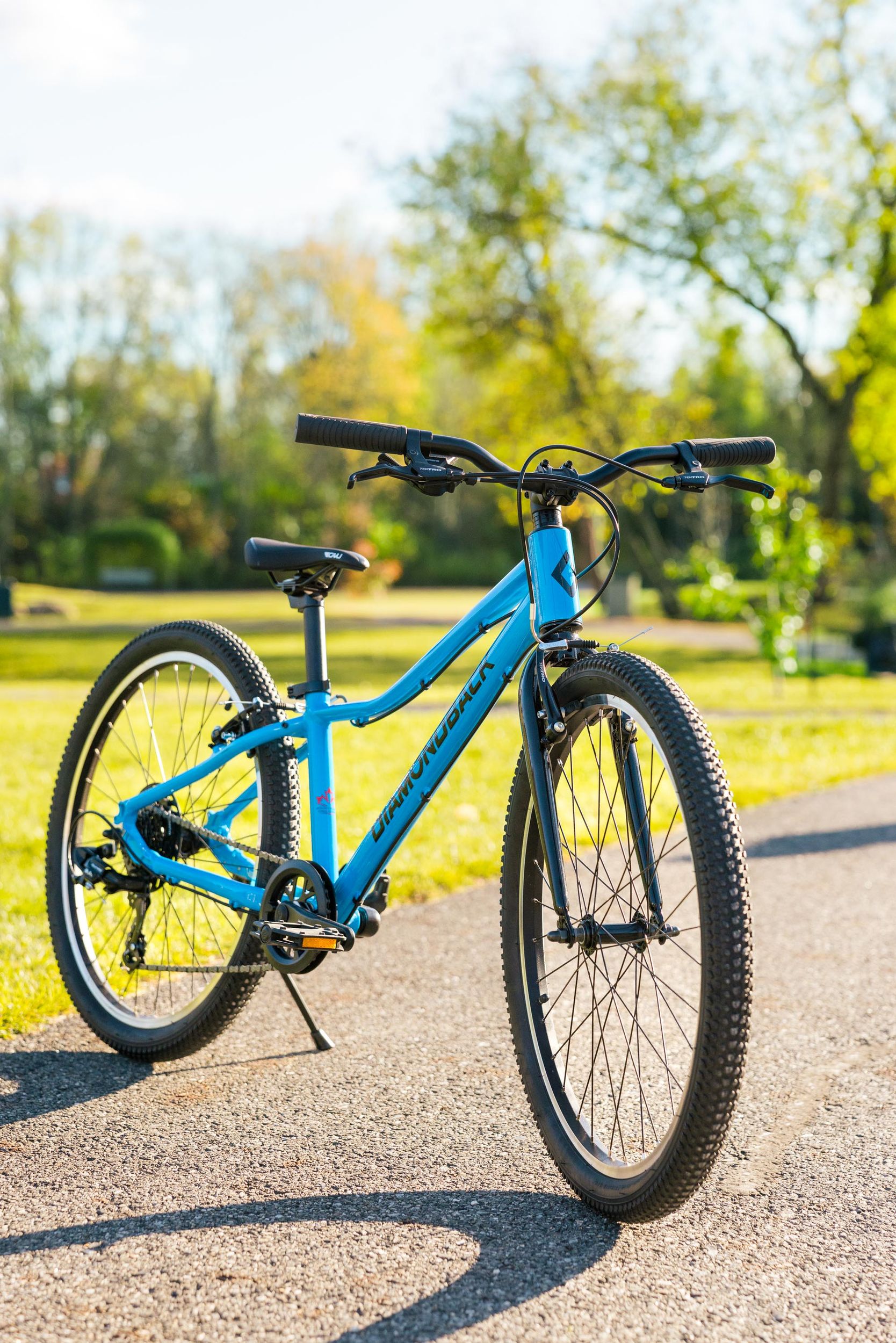 Diamondback Revolve 24 Inch Junior Mountain Bike Front_Angled_Right