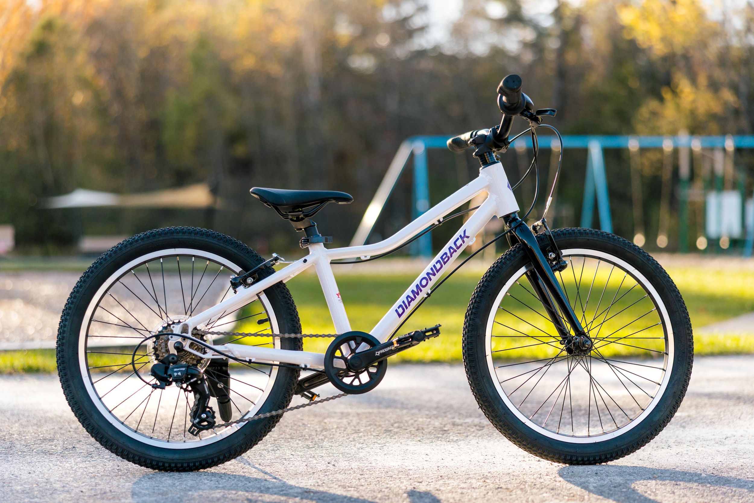 Diamondback Revolve 20" Junior Mountain Bike Side_Right