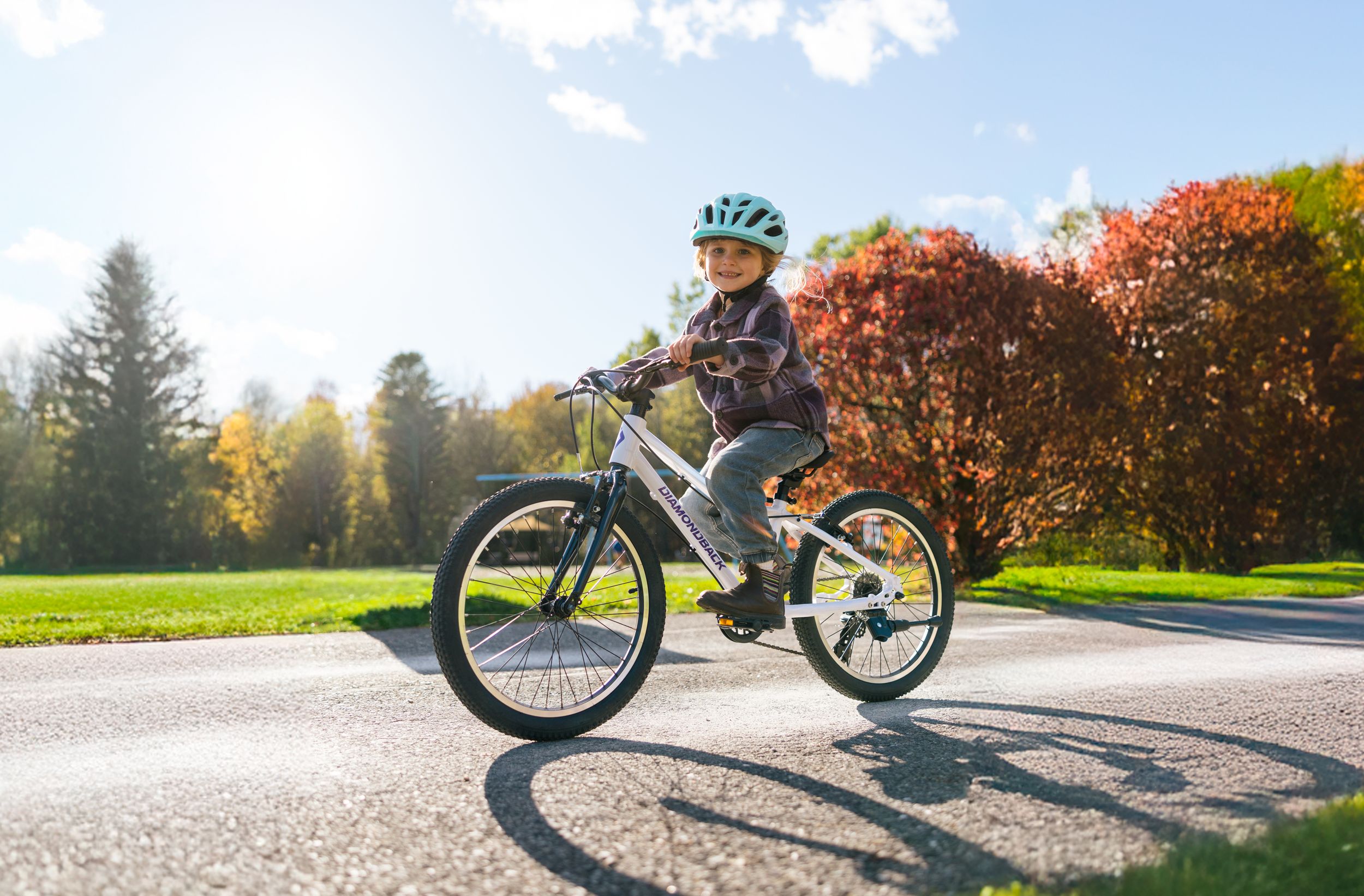 Diamondback Revolve 20" Junior Mountain Bike Front_Angled_Left