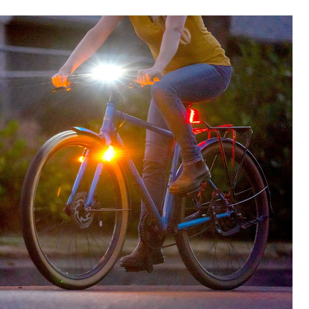 Blackburn Luminate 360 Bike Light Set Front_Three_Fourths_Angled_Left
