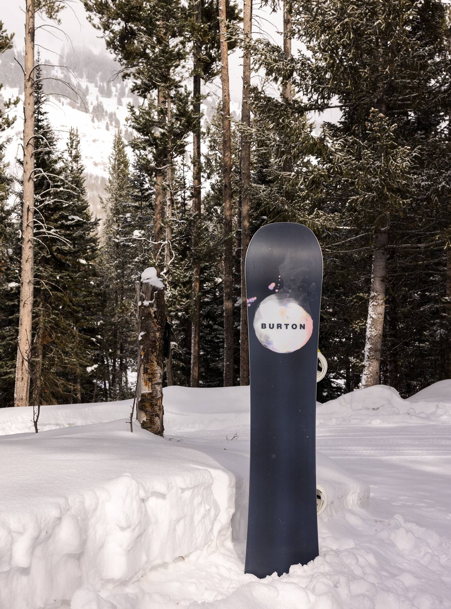 Burton Flight Attendant Men's Directional Camber Snowboard 2024