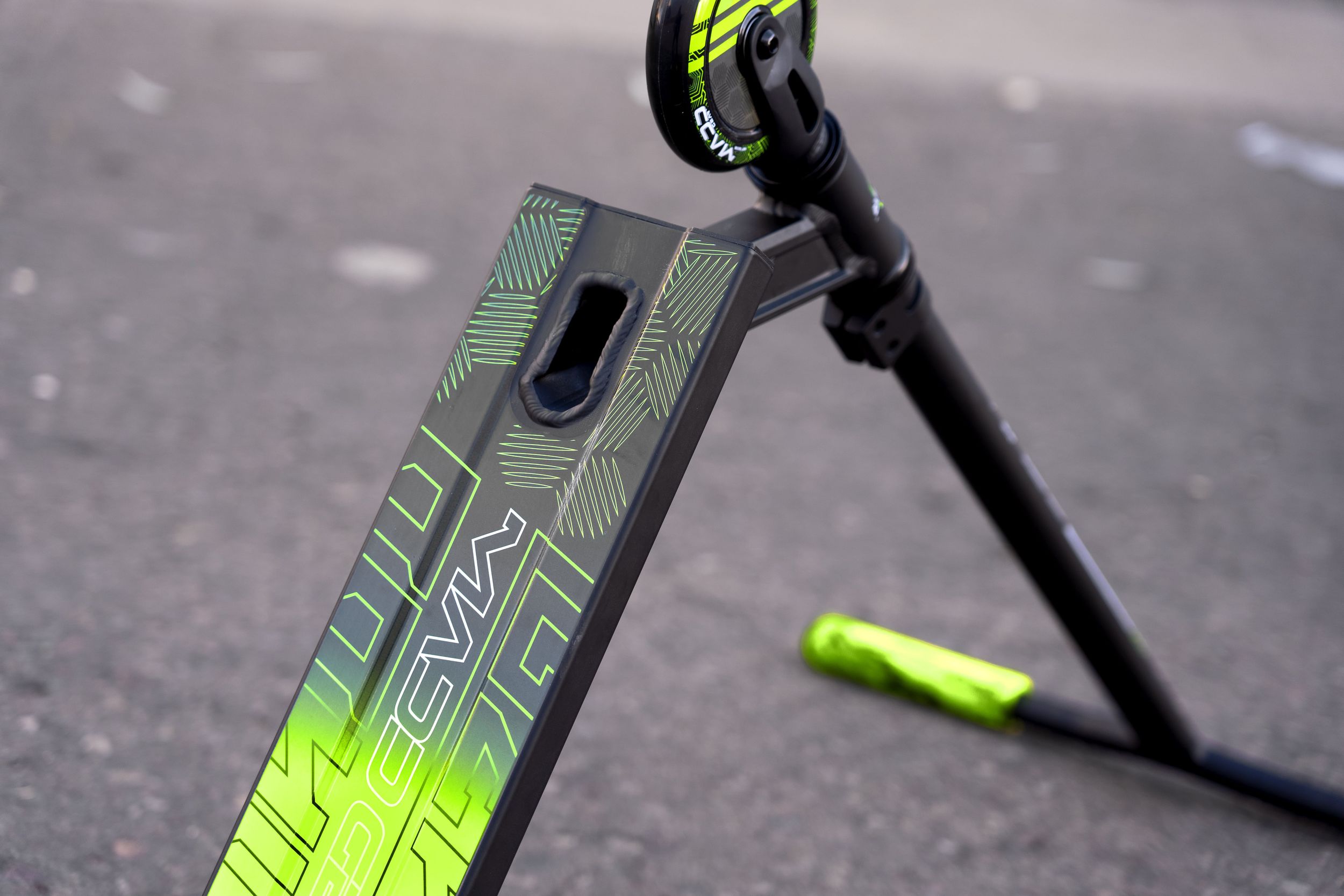 Madd Gear MG3 Zen Pro Scooter CloseUp