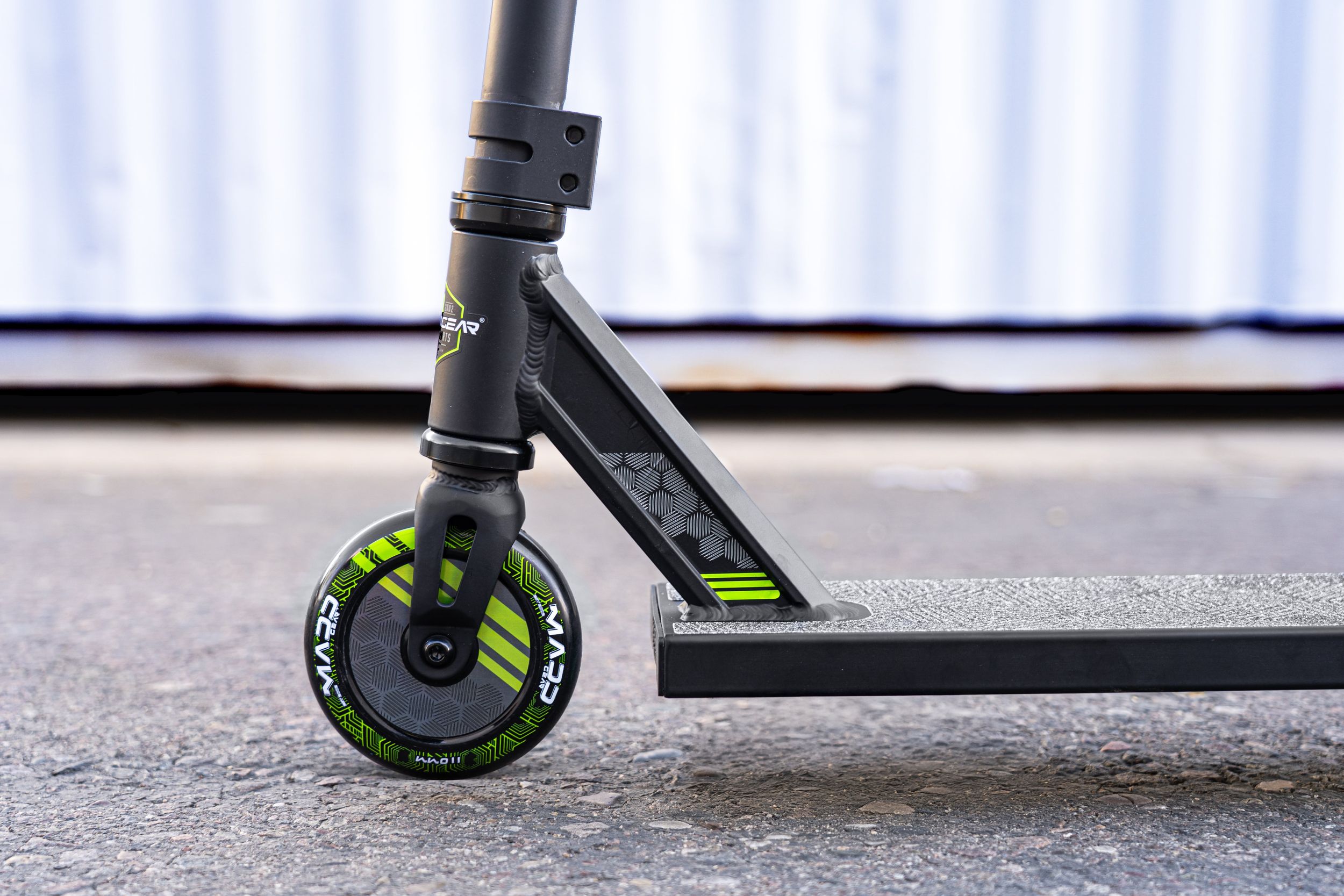 Madd Gear MG3 Zen Pro Scooter CloseUp