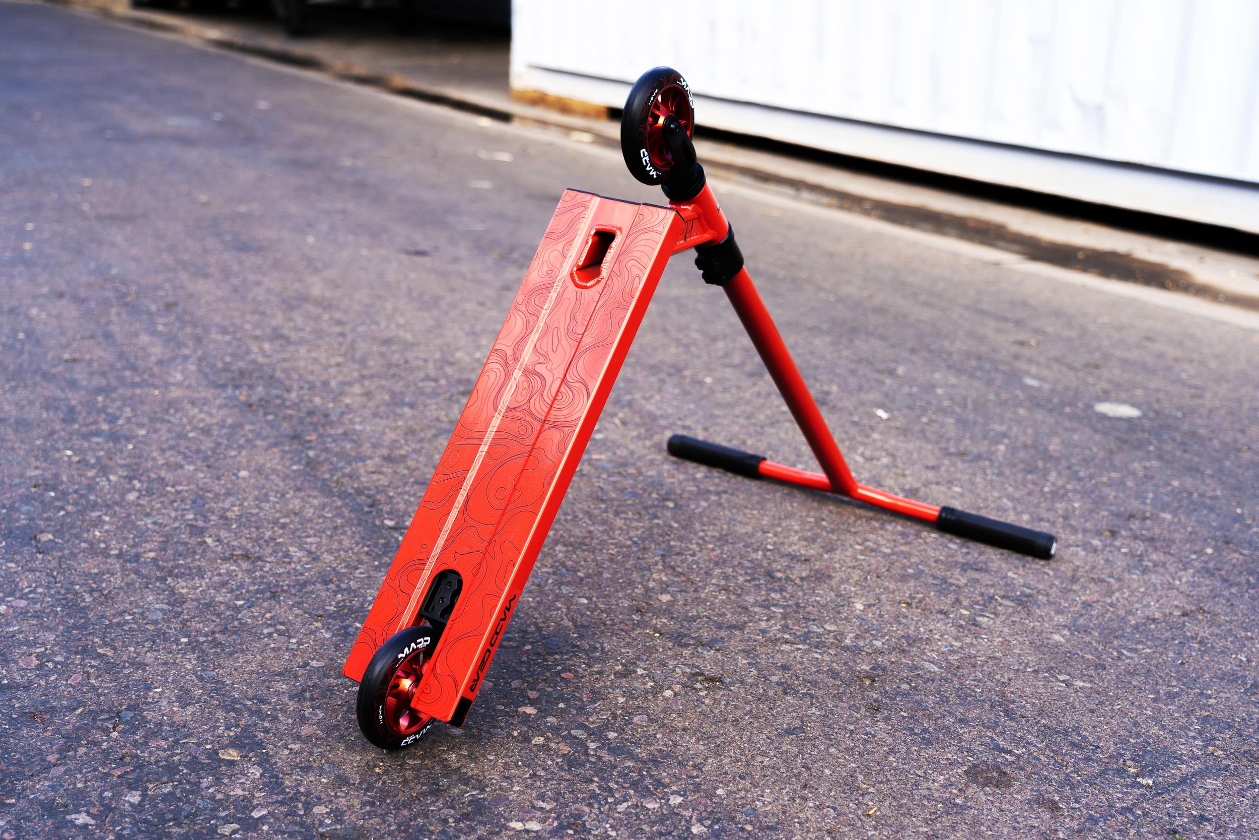 Madd Gear MG4 Titan Pro Scooter Bottom_Plunge