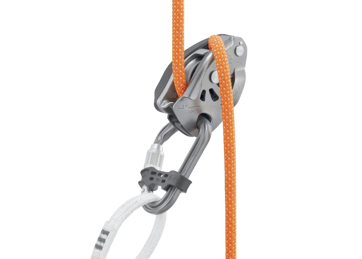 Petzl Attache Bar Screw Lock Carabiner Back_Angled_Left