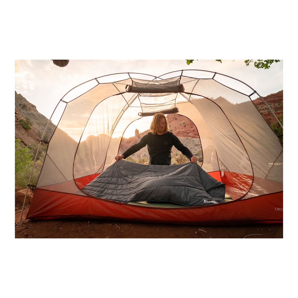 Klymit Horizon Travel Blanket Overhead_Plunge