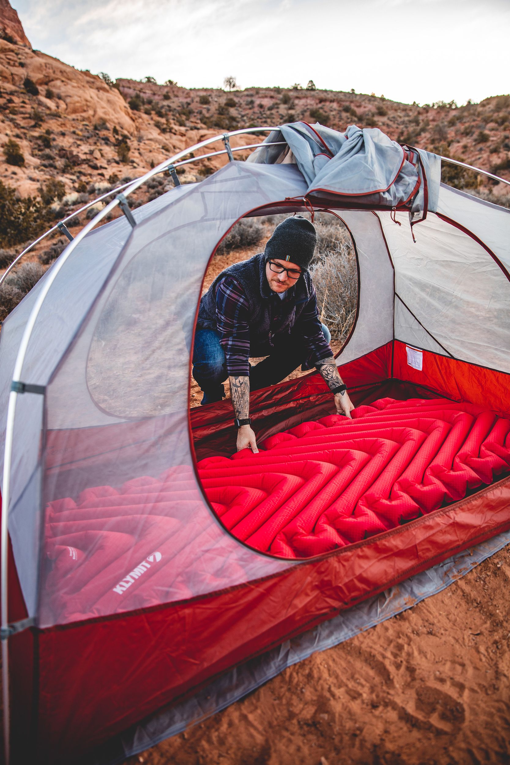 Klymit Static V Luxe Insulated Sleeping Pad Overhead_Plunge