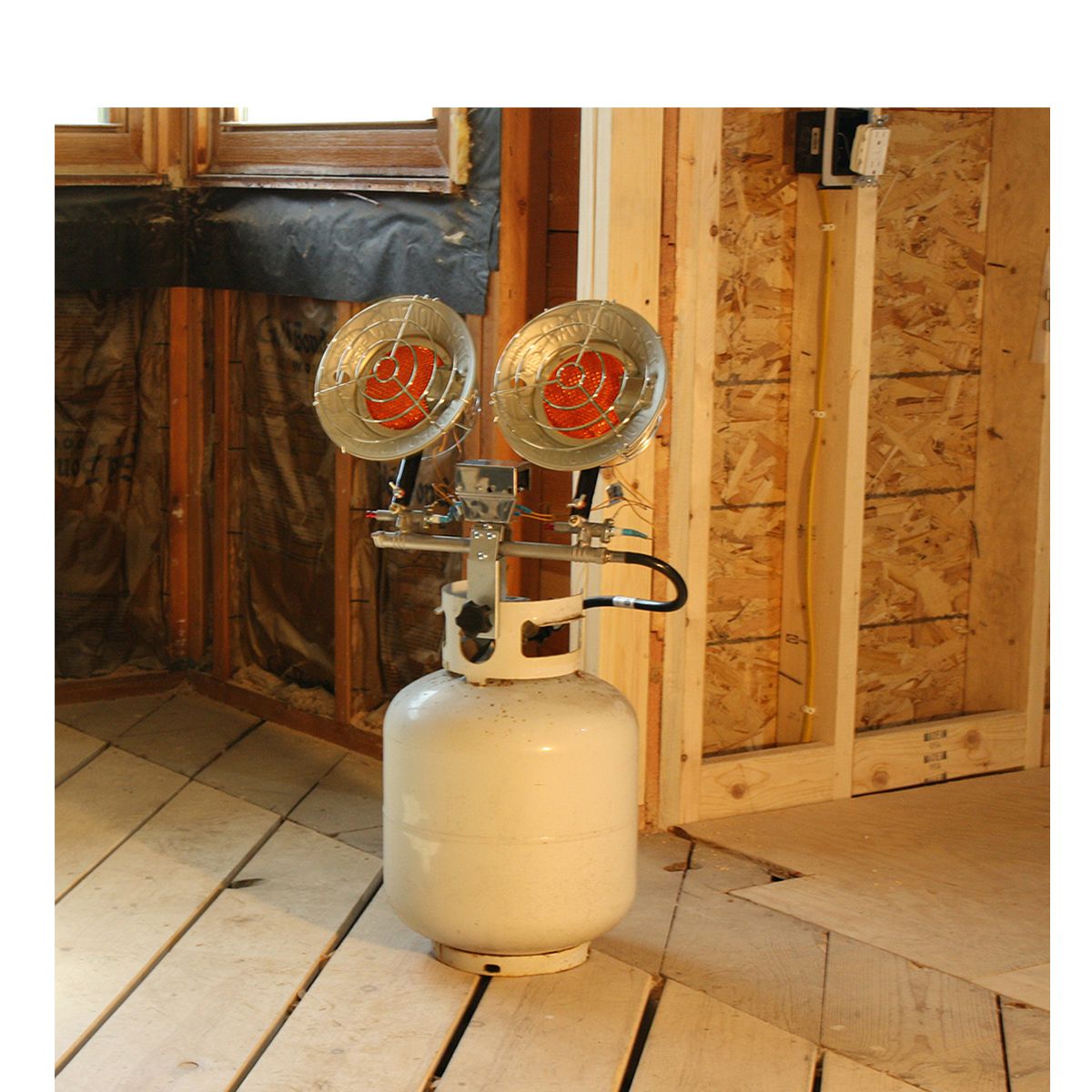 Master 32,000 BTU LP Double Tank Top Heater Front_Angled_Left