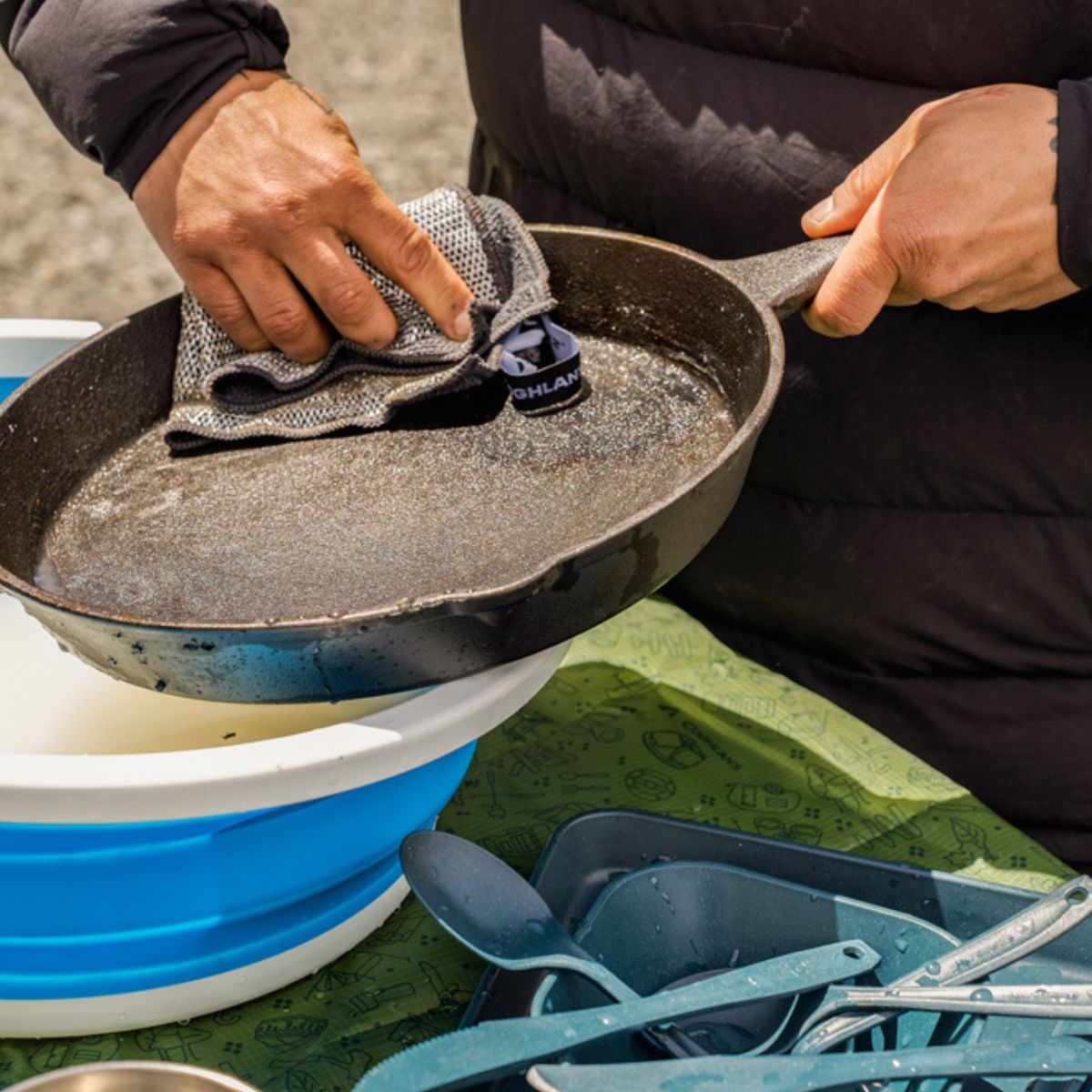 https://media-www.sportchek.ca/product/div-01-hardgoods/dpt-36-camping/sdpt-16-cookware-food-prep/334206760/coghlans-cast-iron-cleaning-kit-e5d751be-f4f0-4b08-84f2-07d92403d5e2-jpgrendition.jpg?imdensity=1&imwidth=1244&impolicy=mZoom