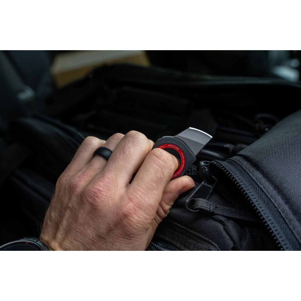 SOG Rapid Knife Overhead_Plunge