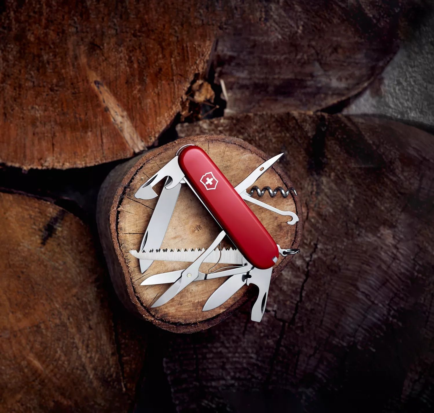 Victorinox Huntsman Knife Overhead_Flat