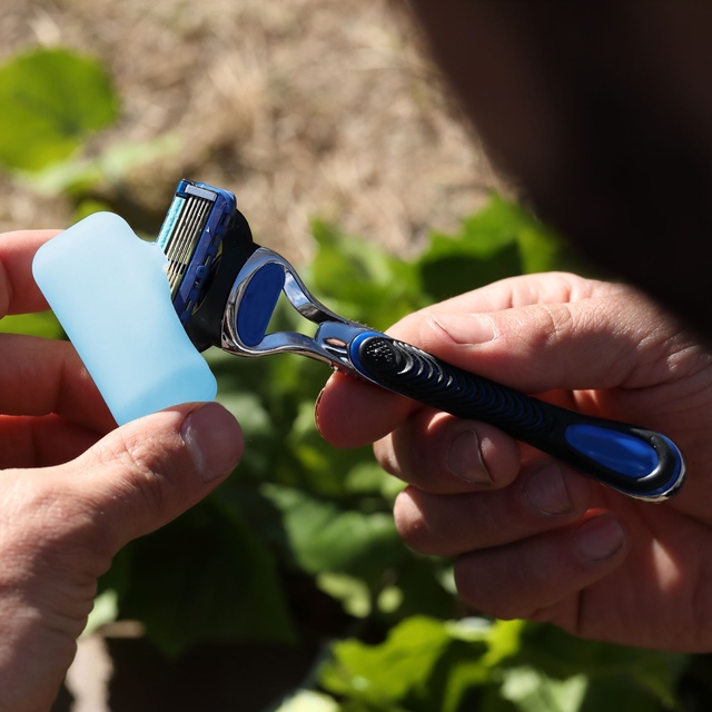 Coghlan's Razor Cover Set Overhead_Plunge