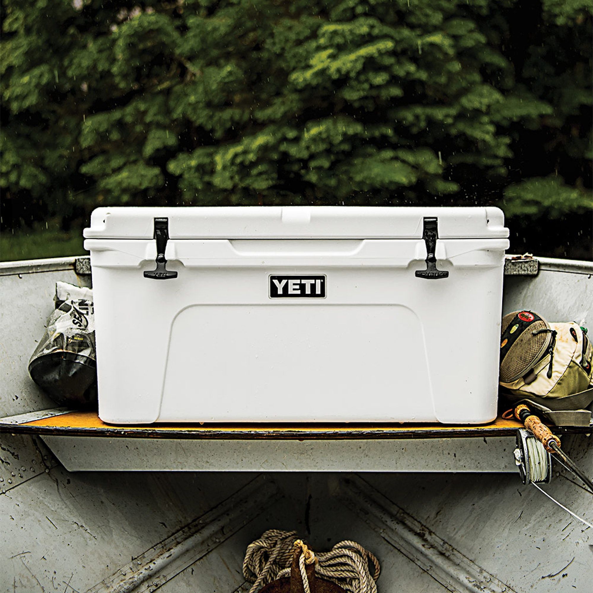 https://media-www.sportchek.ca/product/div-01-hardgoods/dpt-36-camping/sdpt-22-seasonal/334272787/yeti-tundra-65-hard-cooler-dc4a9219-11a3-4c68-85ed-29500b815e7a-jpgrendition.jpg?imdensity=1&imwidth=1244&impolicy=mZoom