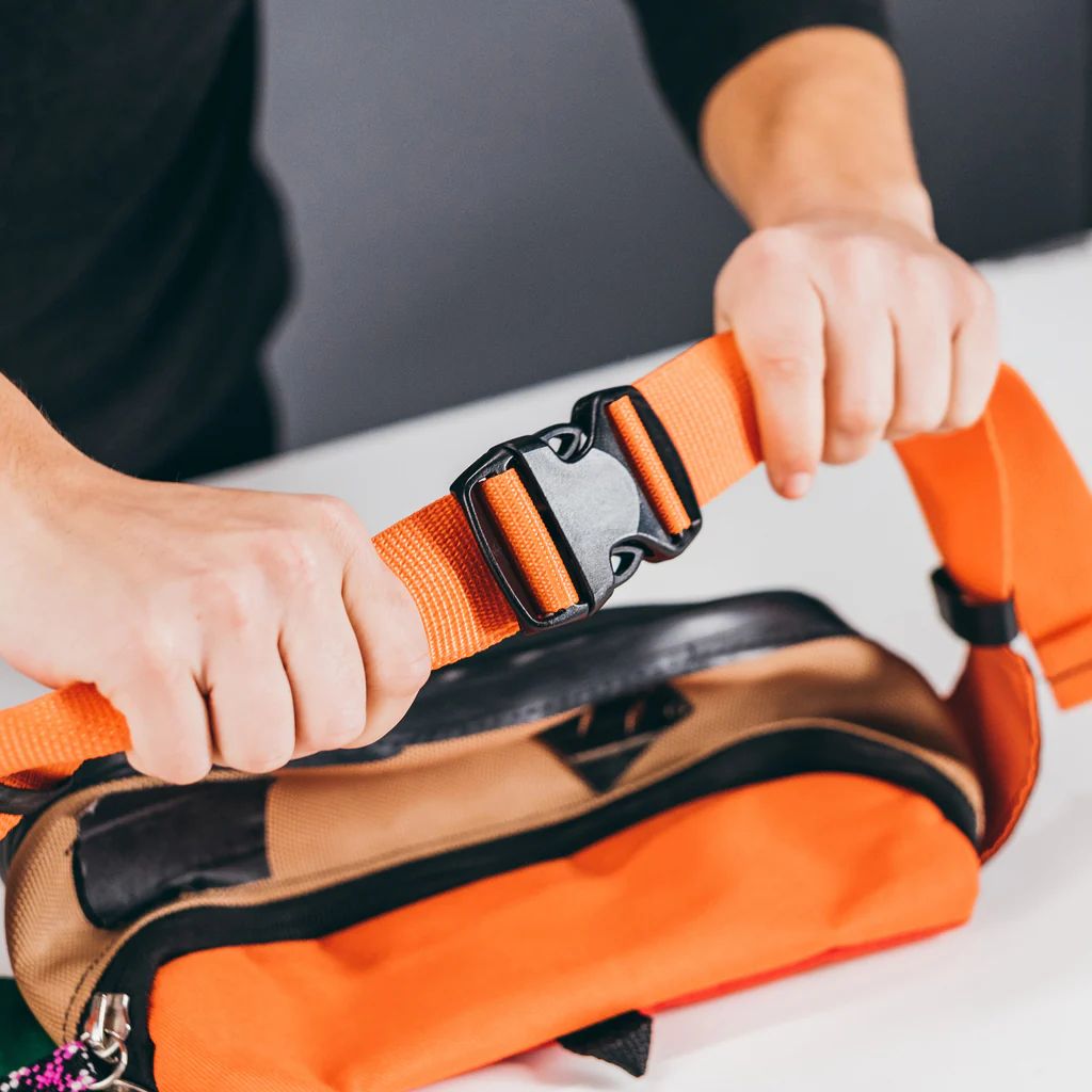 McNett Dual Adjust 1-inch Buckle Kit CloseUp