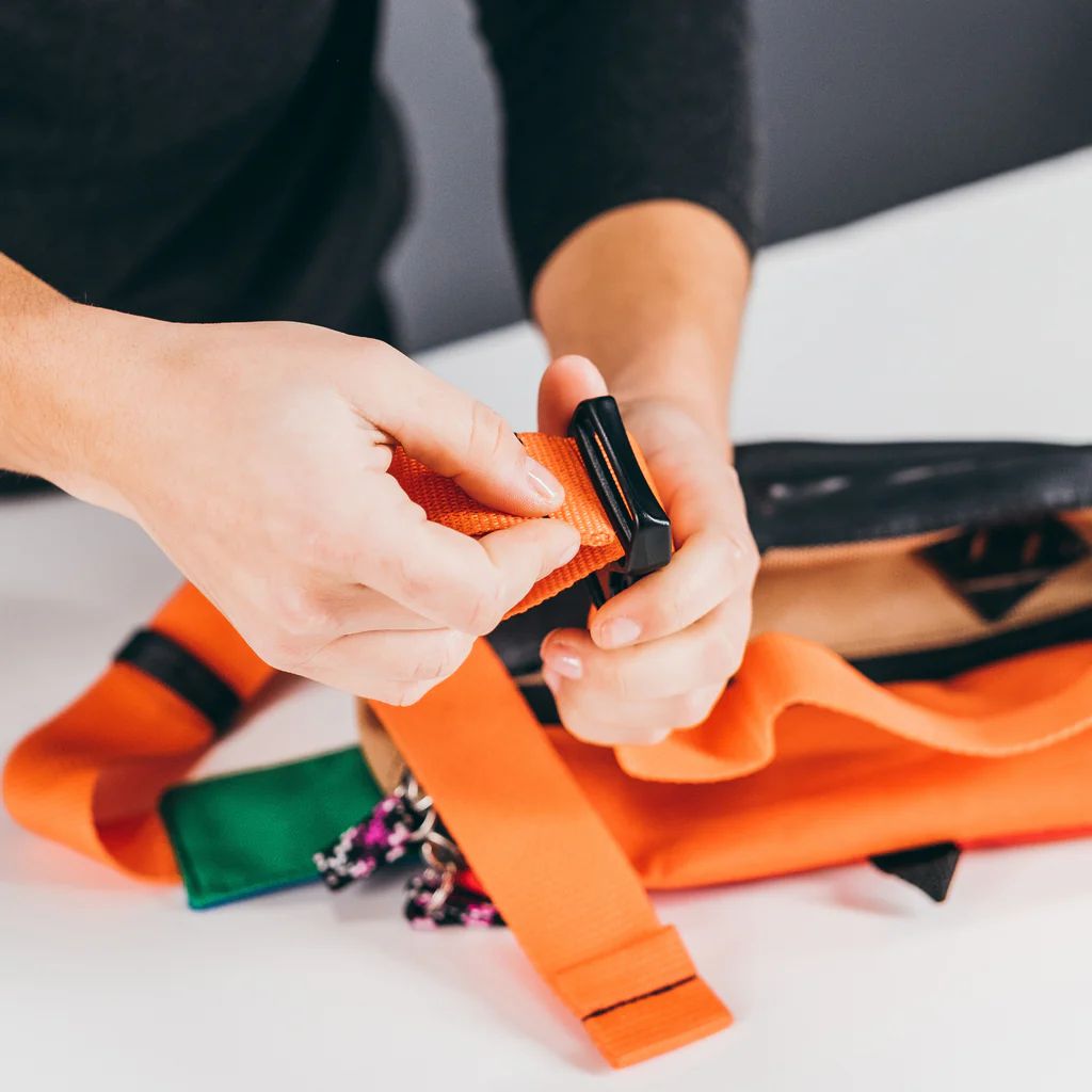 McNett Dual Adjust 1-inch Buckle Kit CloseUp