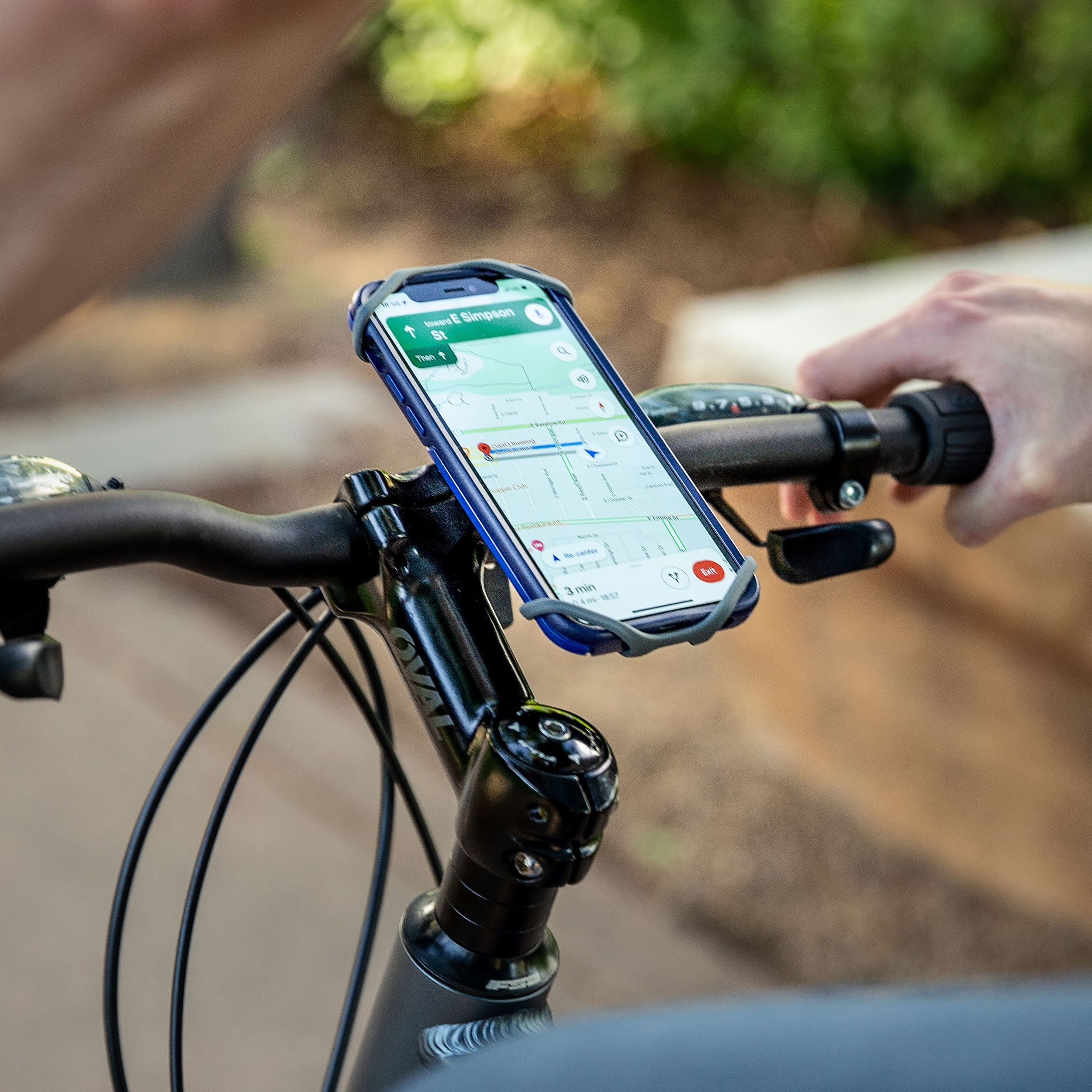 Nite Ize Wraptor Rotating Smart Phone Bar Mount Front_Angled_Right