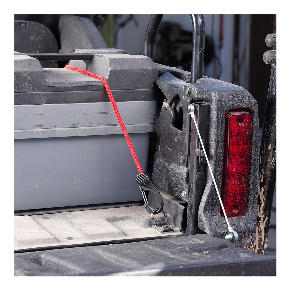 Niteize 24 Inch Slidelock Carabiner Bungee Front_Angled_Right