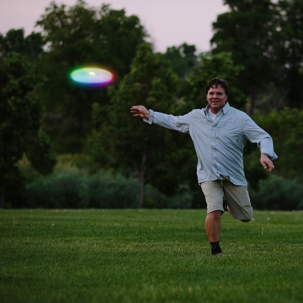 Nite Ize Flashflight Rechargeable Light Up Frisbee Overhead_Plunge