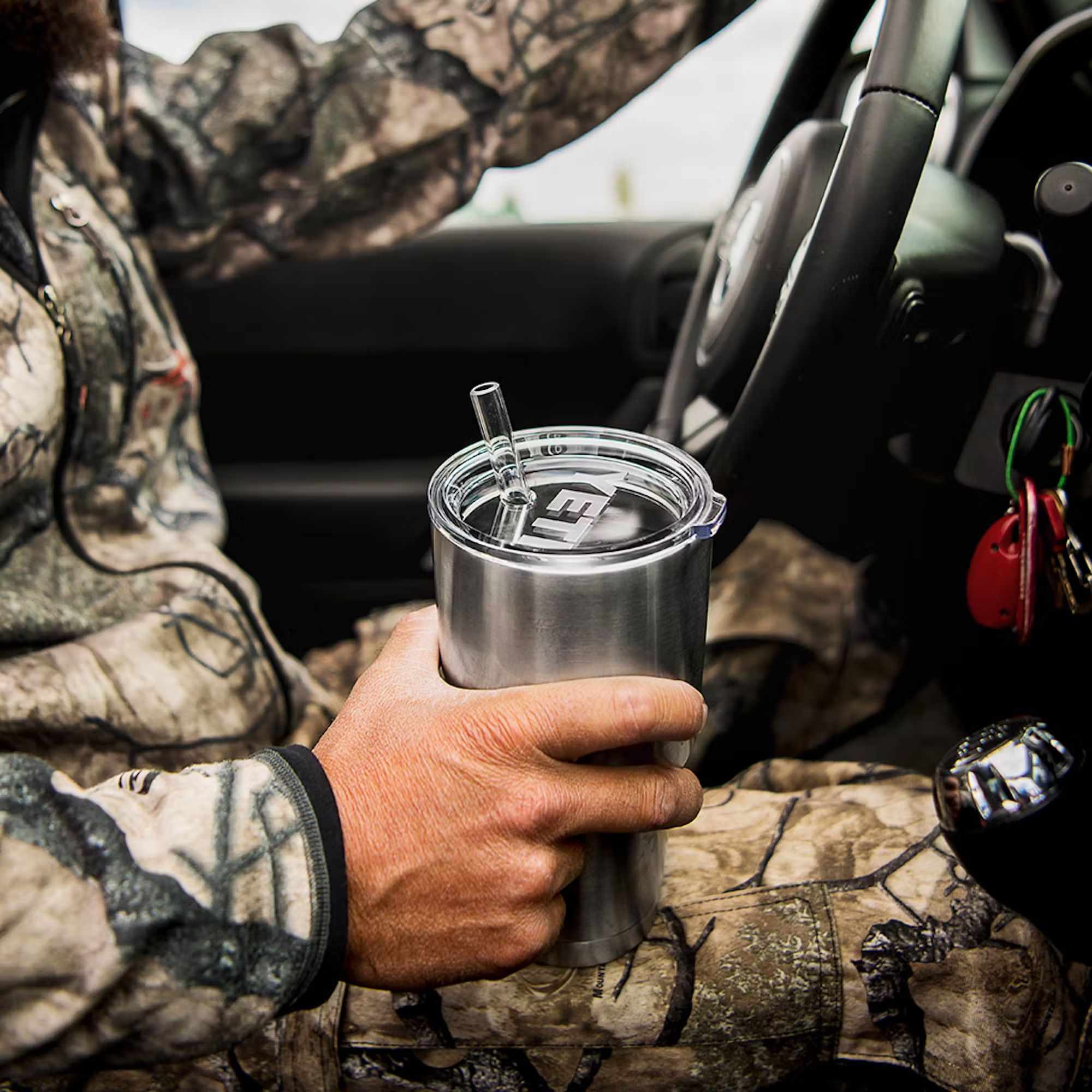 YETI Rambler® 10/20 oz Tumbler Straw Lid Back_Angled_Left