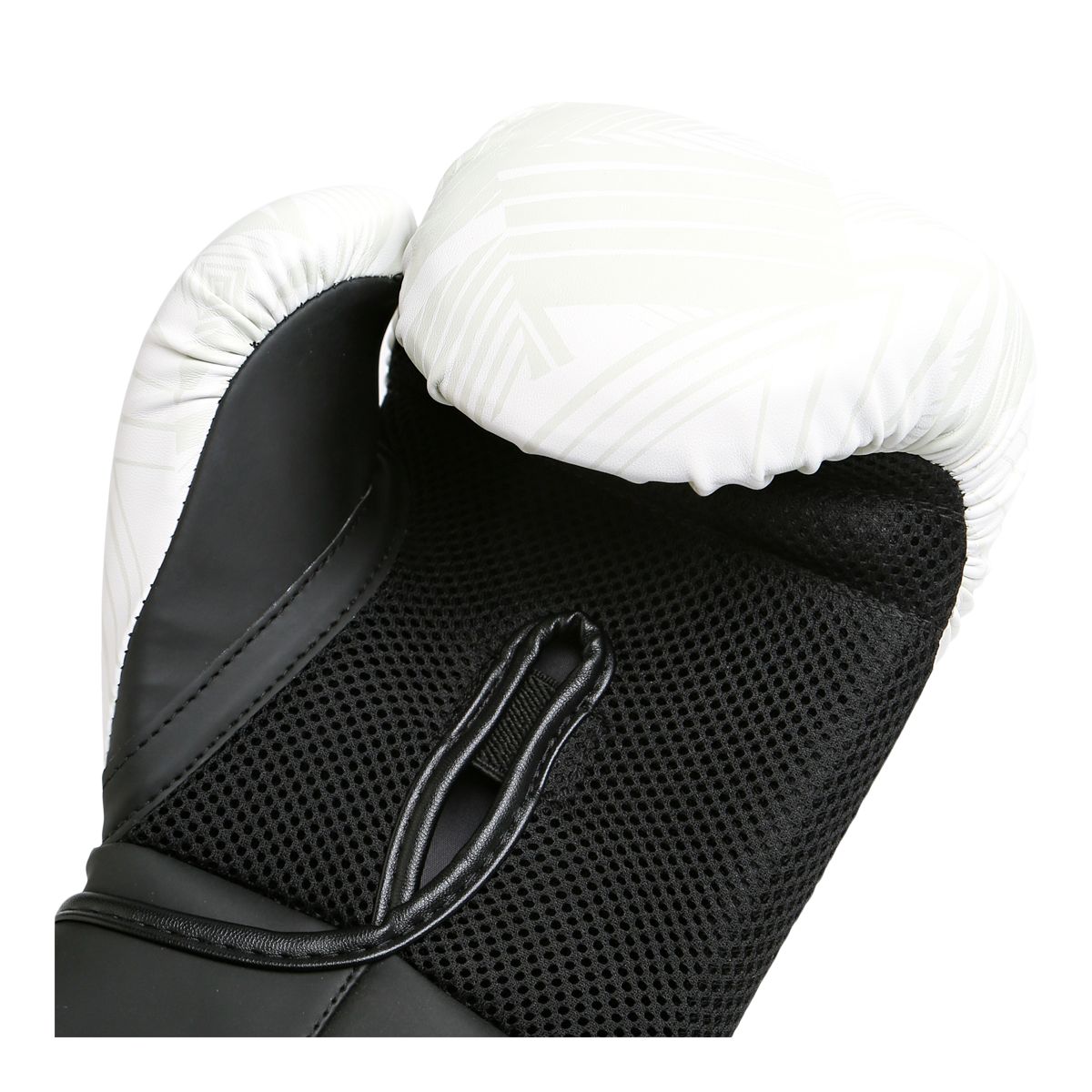 Everlast Spark 14 oz Training Gloves CloseUp