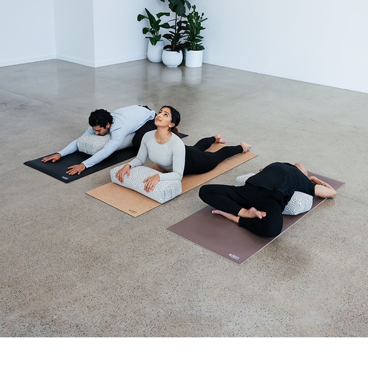 B Yoga The Calm Bolster