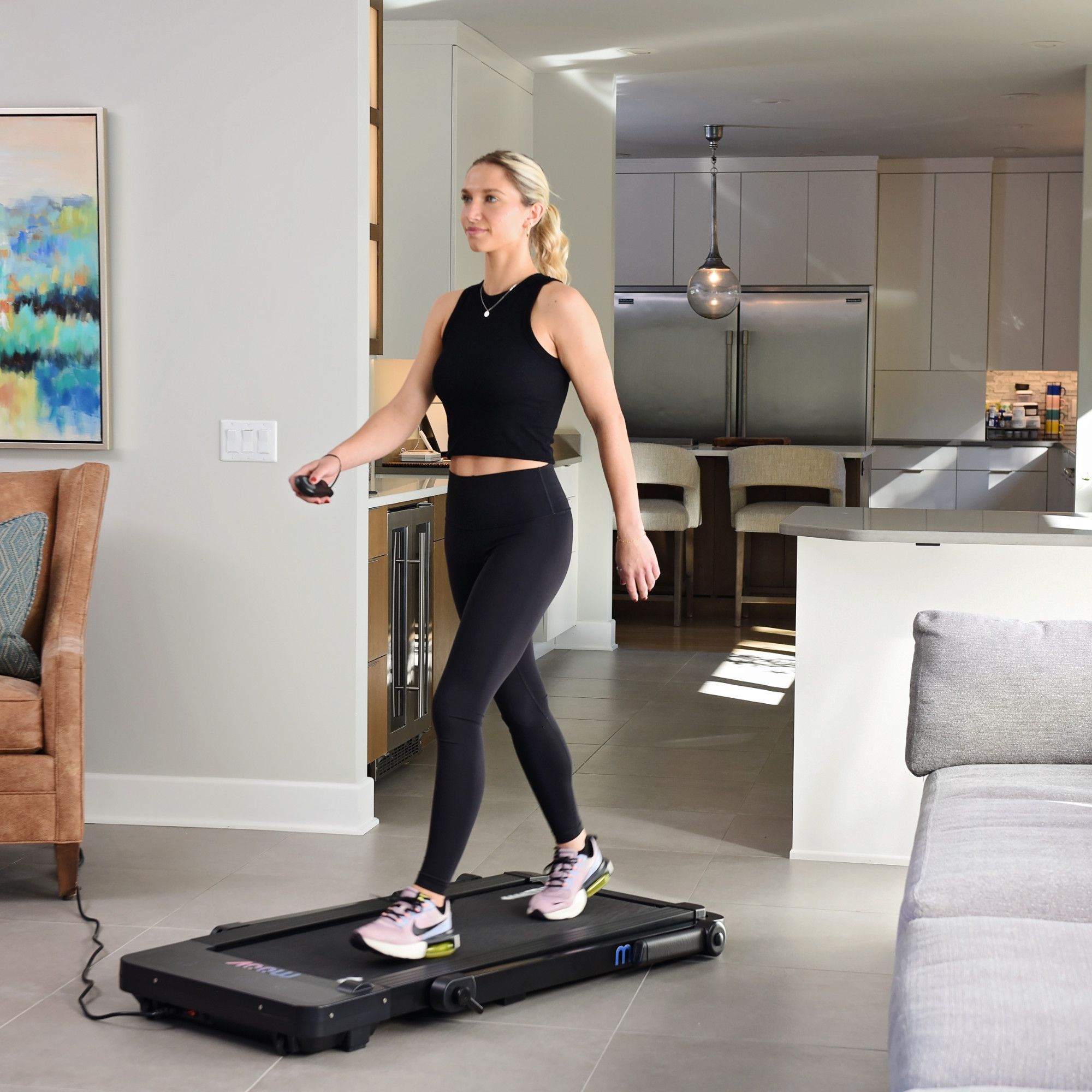 müüv Treadmill Front_Three_Fourths_Angled_Left