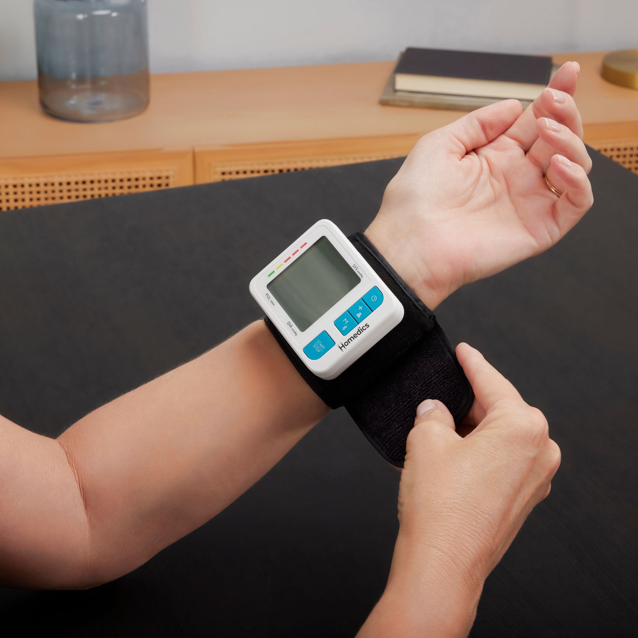 HoMedics Premium Wrist Blood Pressure Monitor Overhead_Plunge