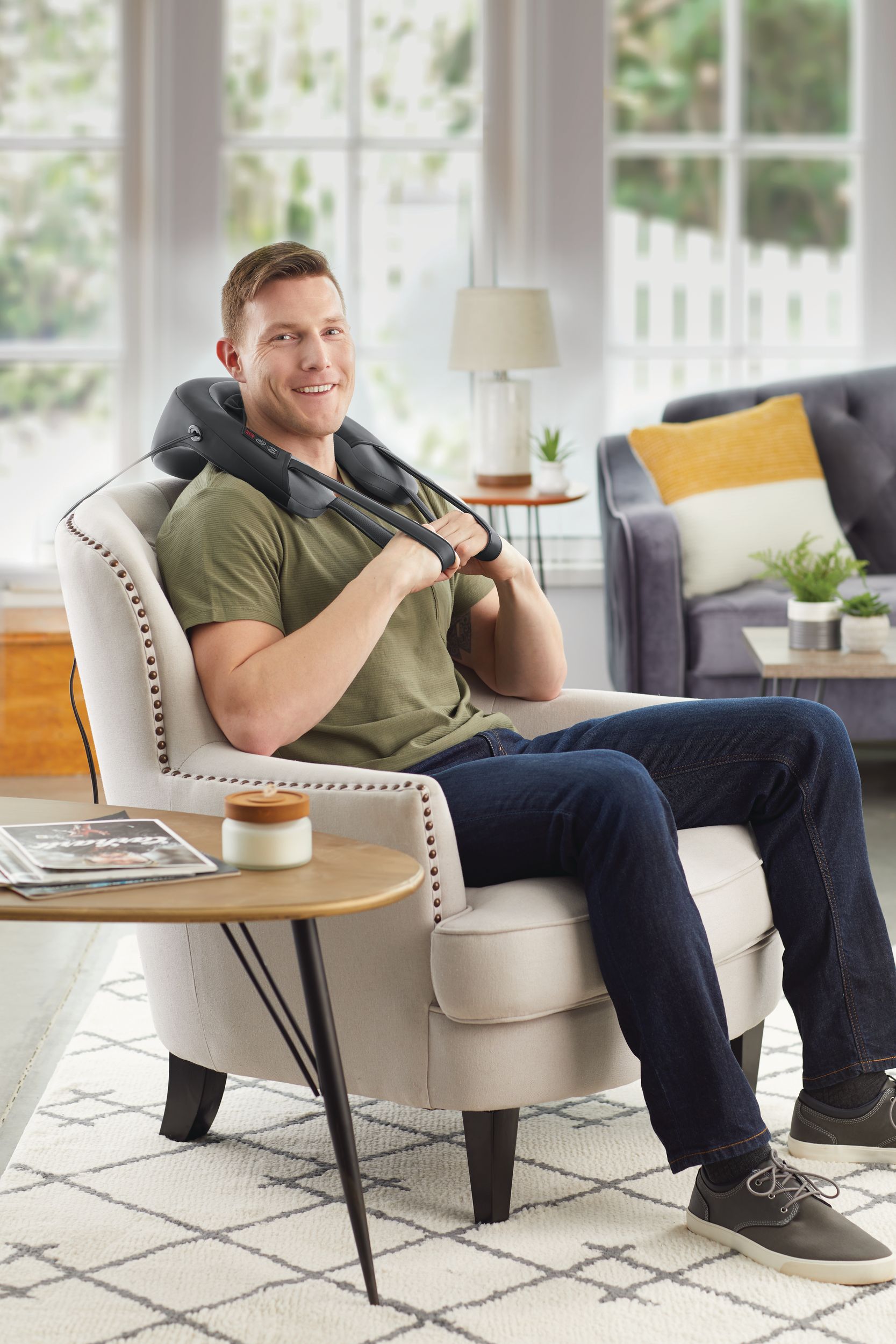 ObusForme Shiatsu & Vibration Neck Massager with Heat Front_Angled_Right