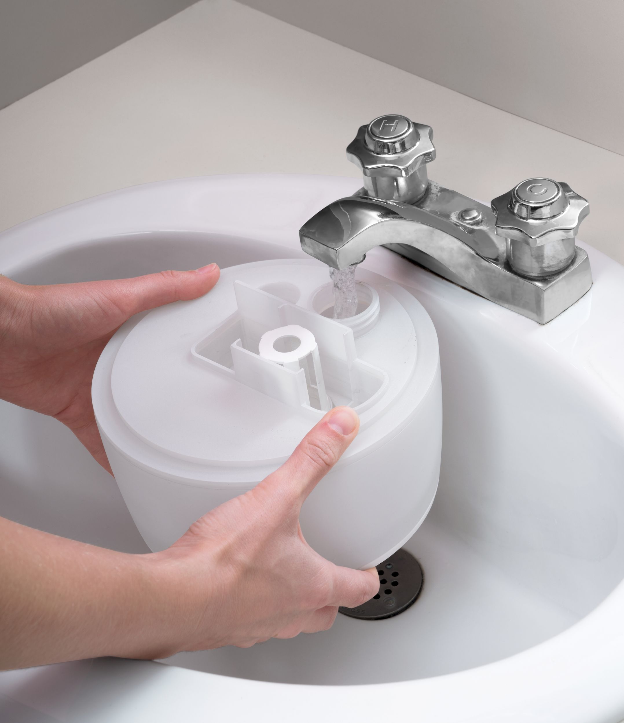 HoMedics TotalComfort Ultrasonic Humidifier Front_Angled_Left