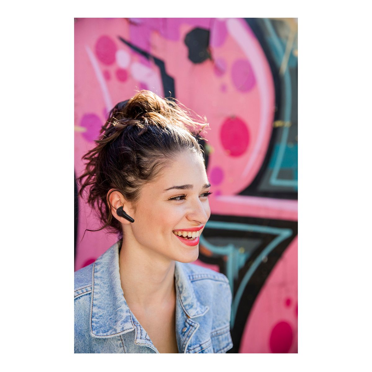 JBL Tune 215TWS True Wireless In Ear Headphones Front_Angled_Left