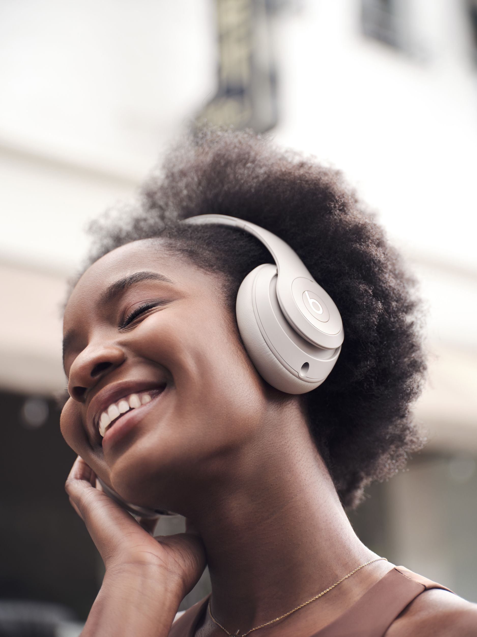 Beats Studio Pro Wireless Bottom_Plunge