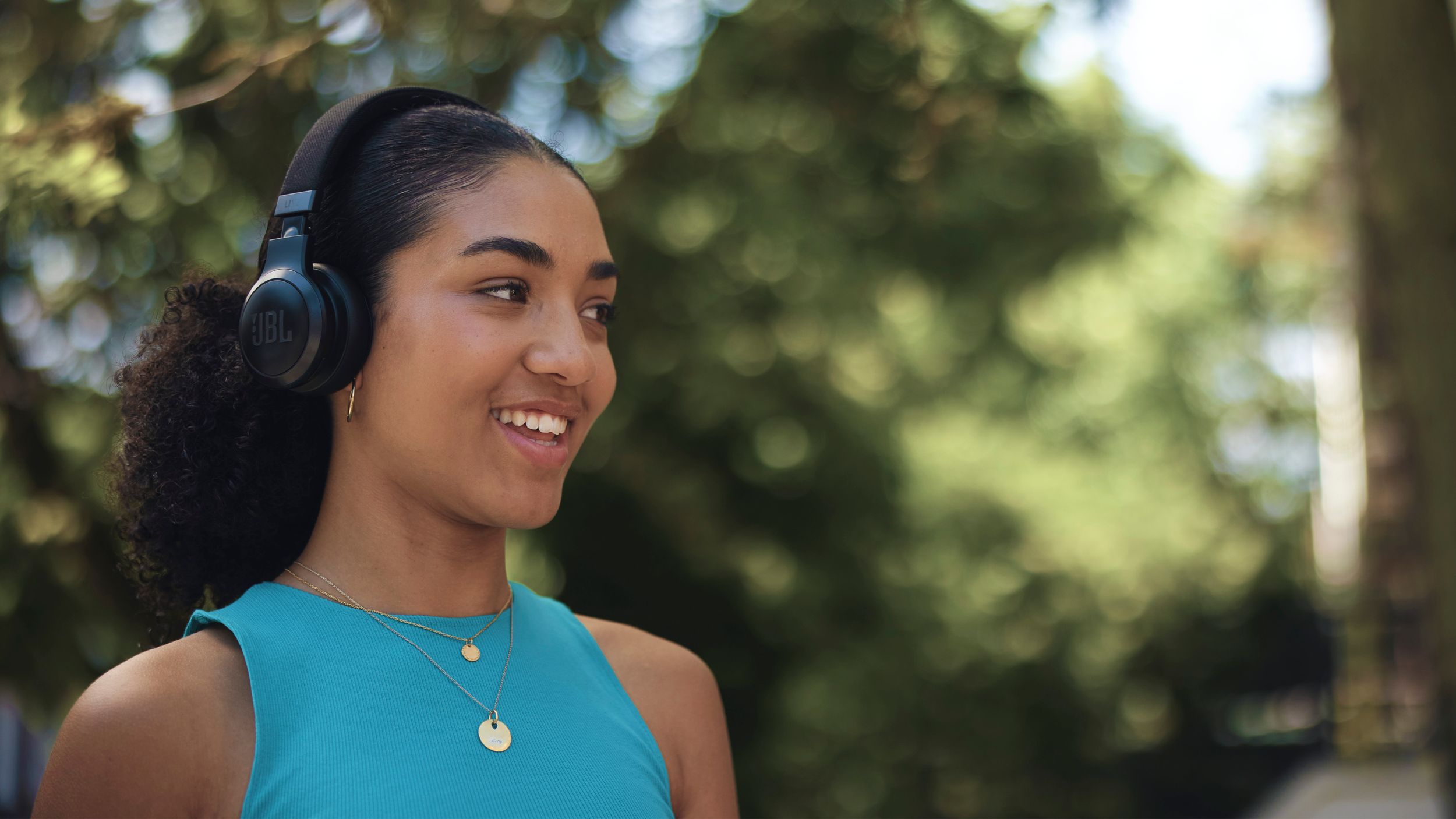 JBL Live 670 BTNC Wireless On-Ear Headphones Front_Three_Fourths_Angled_Right