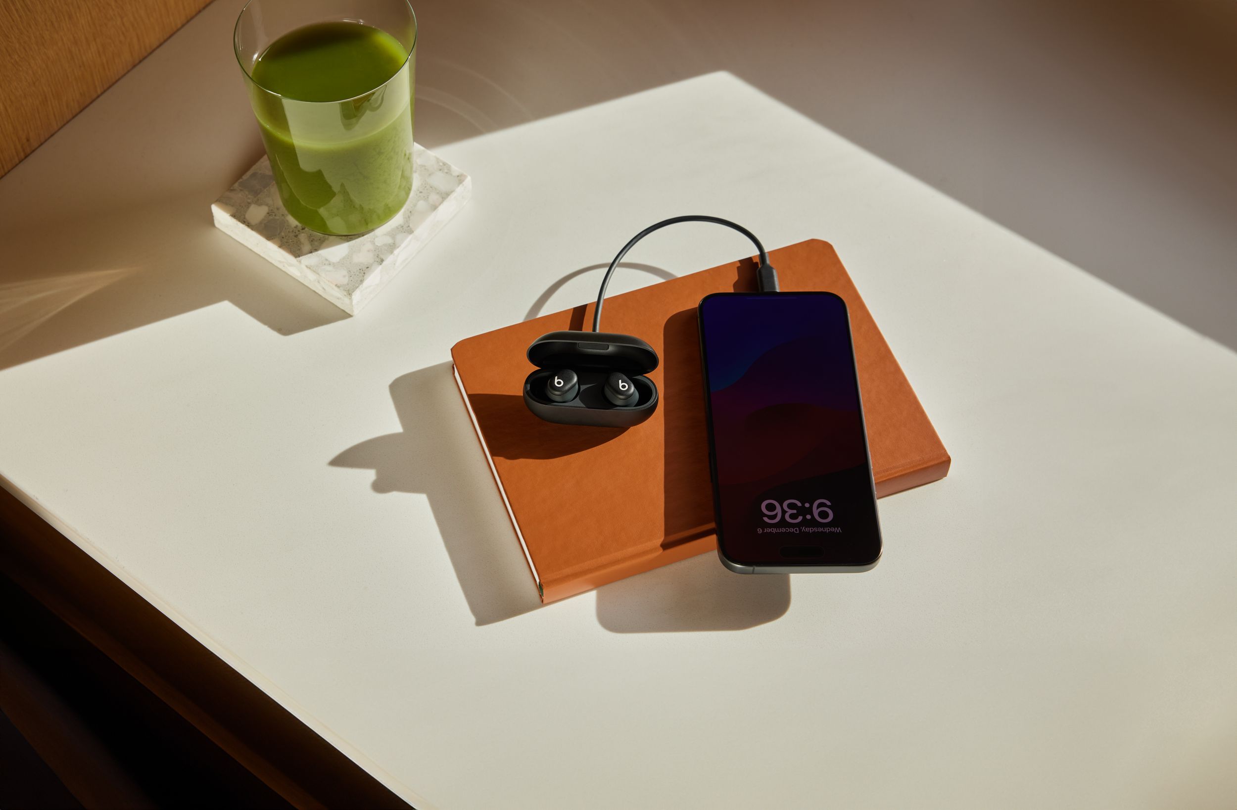 Beats Solo True Wireless Earbuds Overhead_Plunge