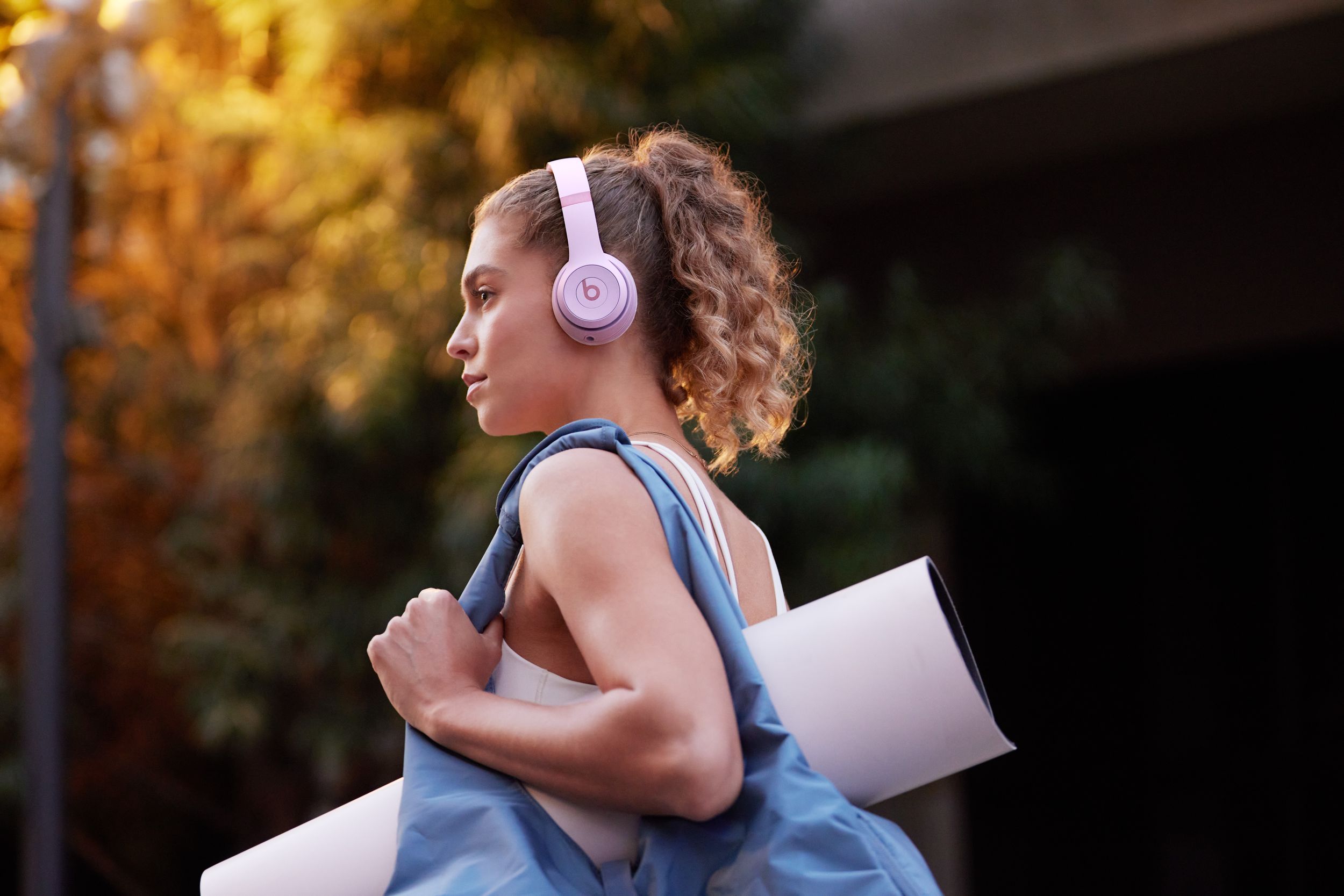 Beats Solo 4 Wireless Headphones Side_Left