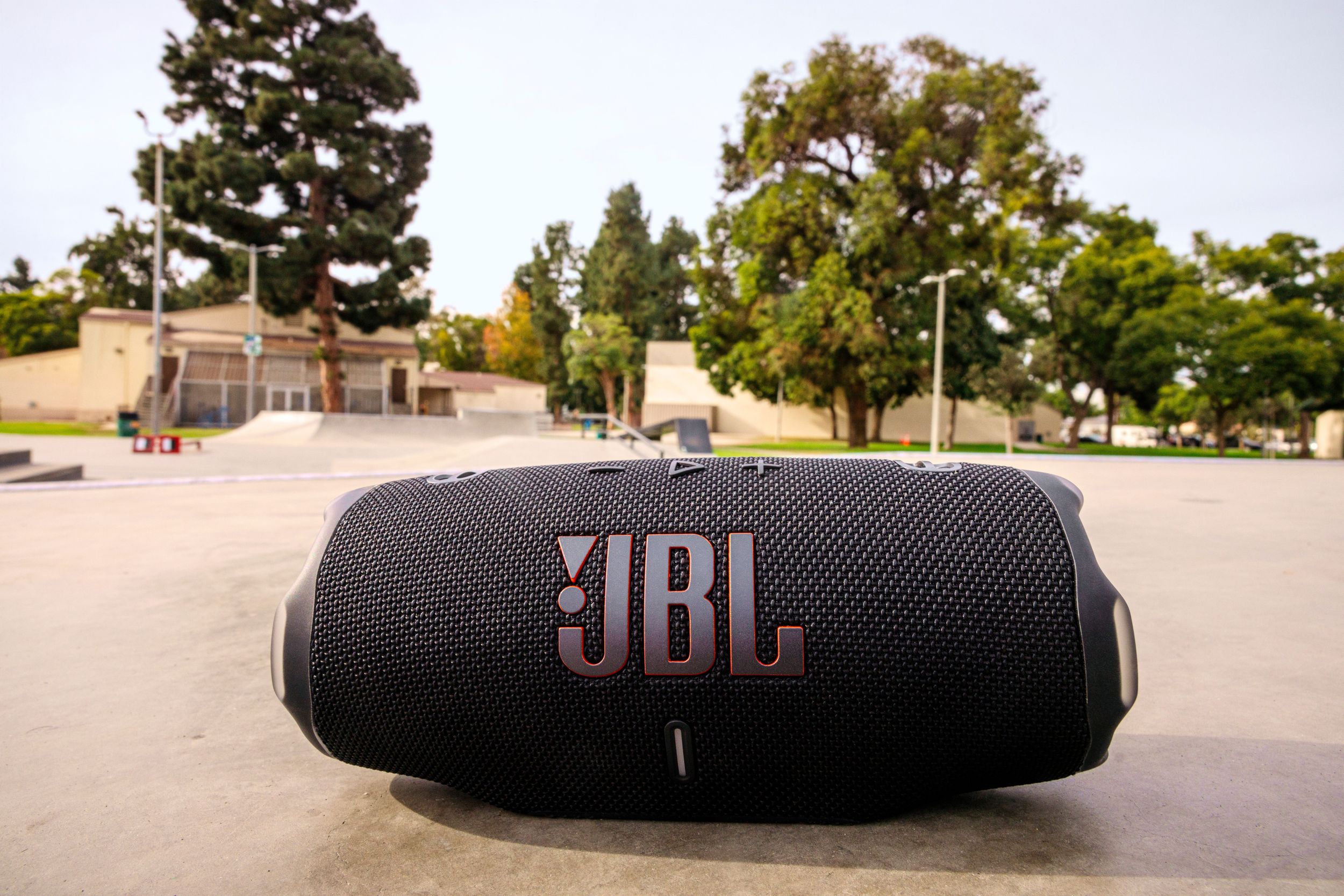 JBL Charge 6 Portable Speaker with Powerbank | SportChek