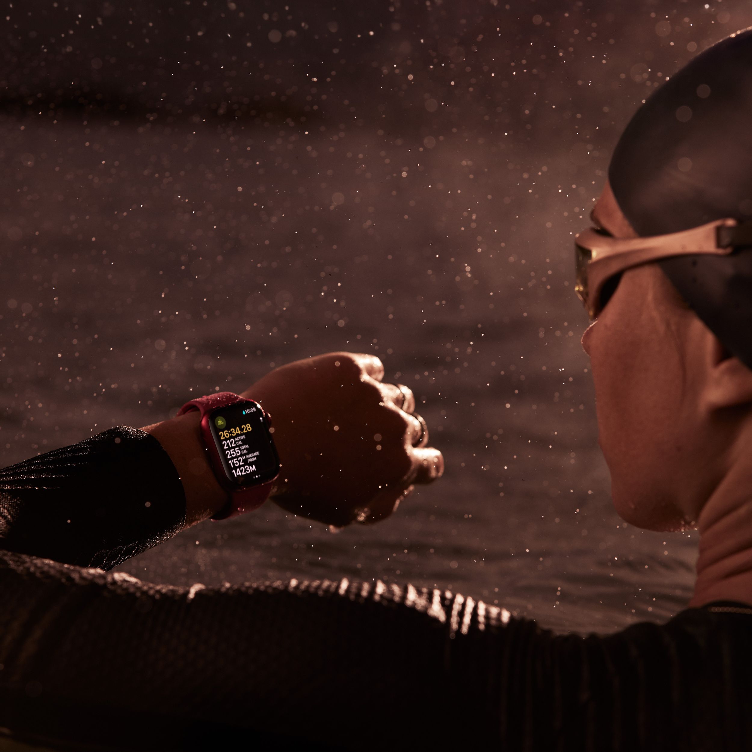 Apple Watch Series 9 (GPS + LTE) Midnight Front_Angled_Right