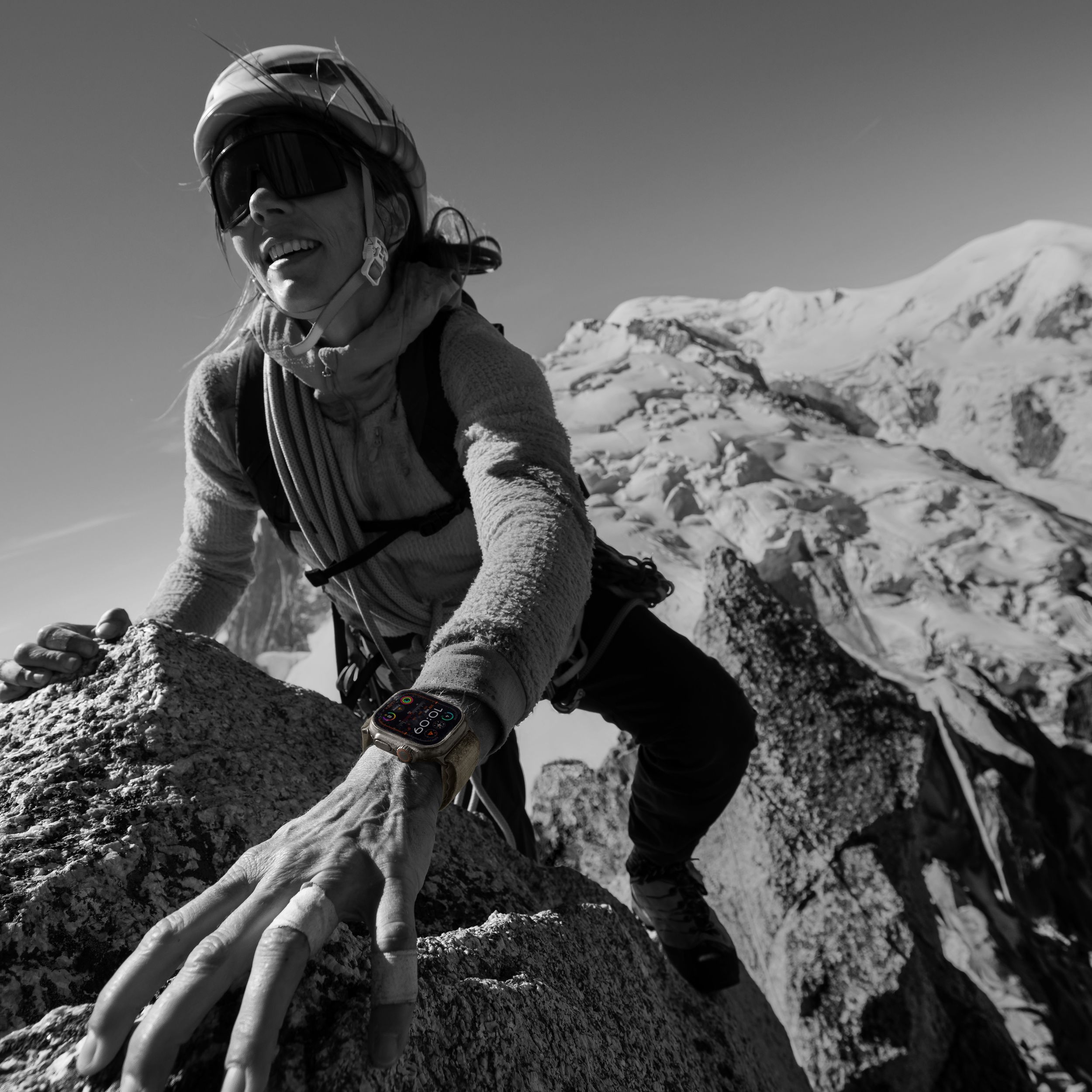 Apple Watch Ultra 2 (GPS + LTE) with Trail Loop Front_Angled_Right