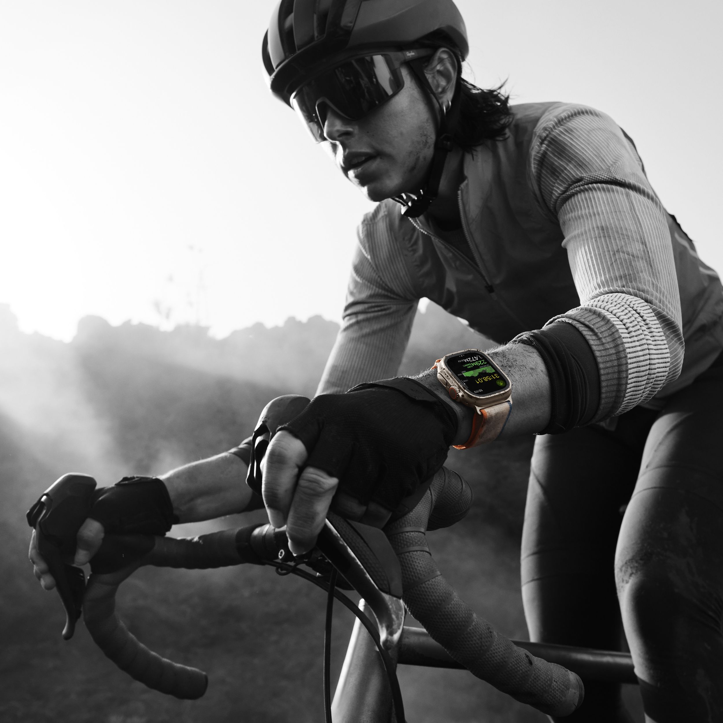 Apple Watch Ultra 2 (GPS + LTE) with Trail Loop Front_Angled_Right