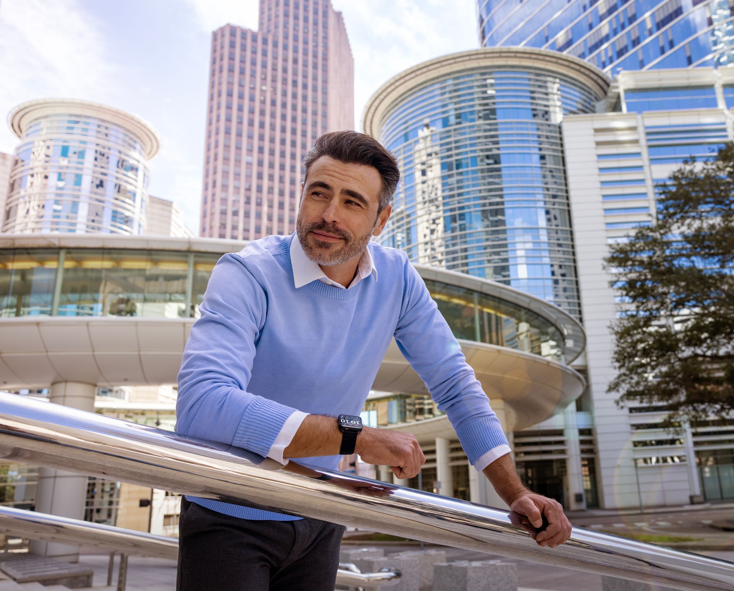 Garmin Venu X1 Fitness Smartwatch Overhead_Plunge