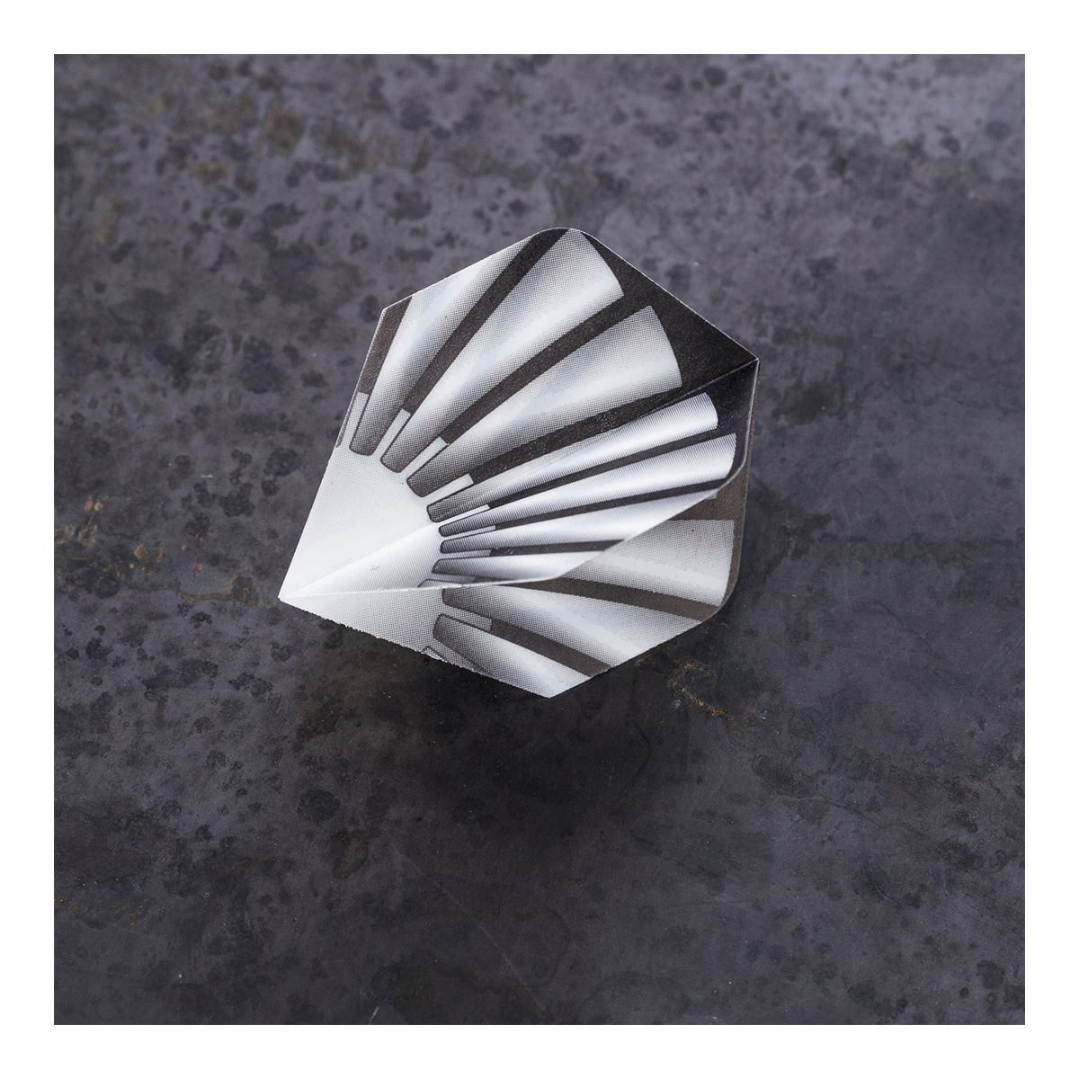 Escalade Steel 500 Dart Set Overhead_Flat